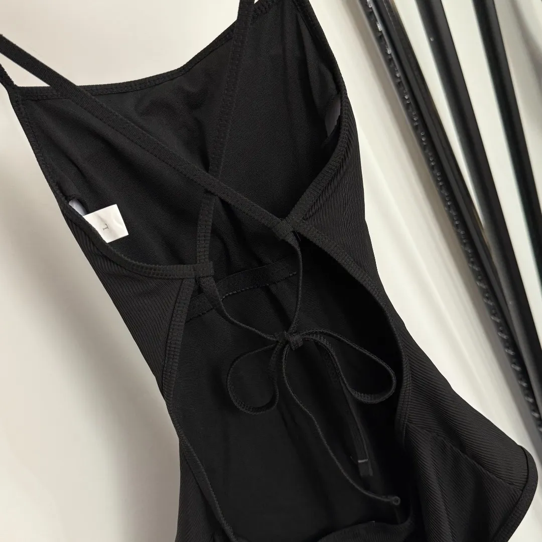 プラダ新作ワンピース水着 - 画像 (8)