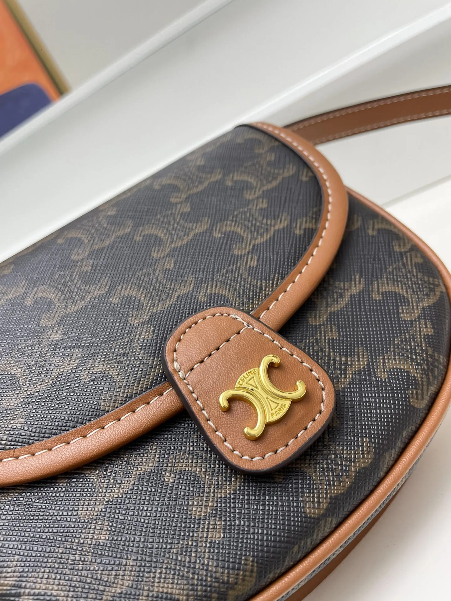 Celine 黒色 ミニ鞍バッグ2023新型 - 画像 (5)