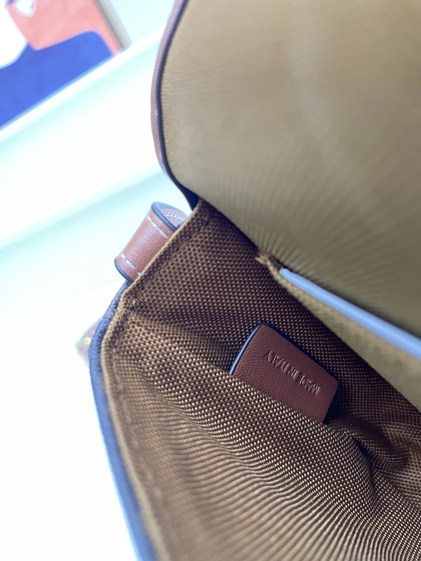 Celine 黒色 ミニ鞍バッグ2023新型 - 画像 (10)