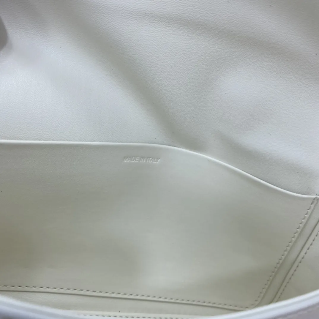 CELINE 2021 LOGO 白 クラシックボックスバッグ - 画像 (9)