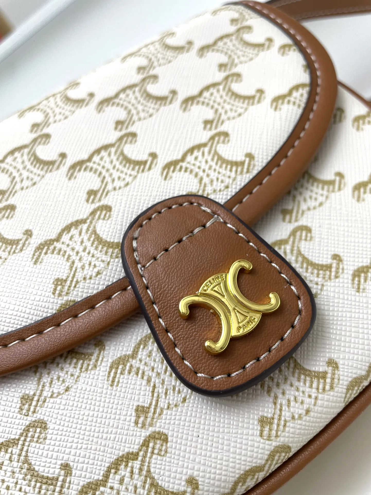 Celineセリーヌベージュミニマトラッセバッグ2023 - 画像 (5)