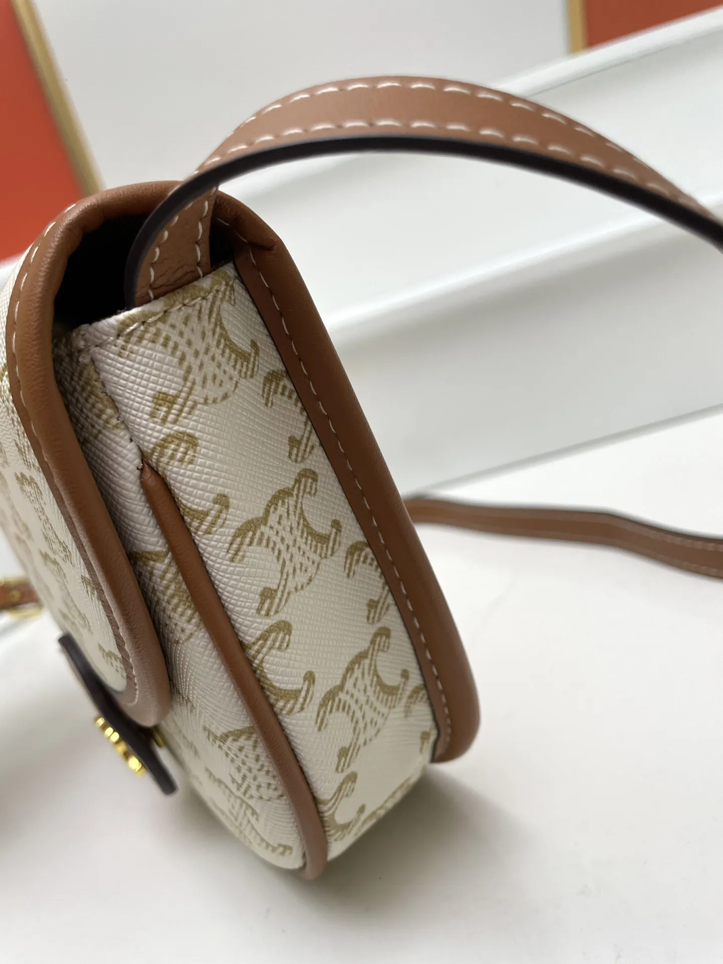 Celineセリーヌベージュミニマトラッセバッグ2023 - 画像 (6)