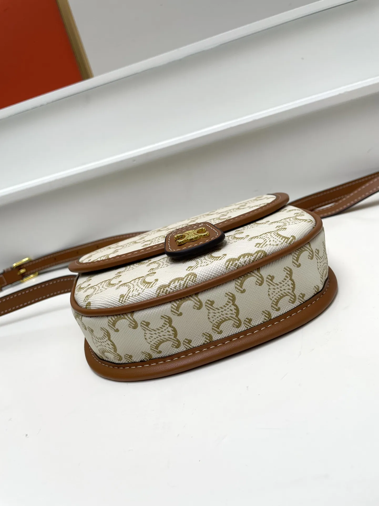 Celineセリーヌベージュミニマトラッセバッグ2023 - 画像 (7)