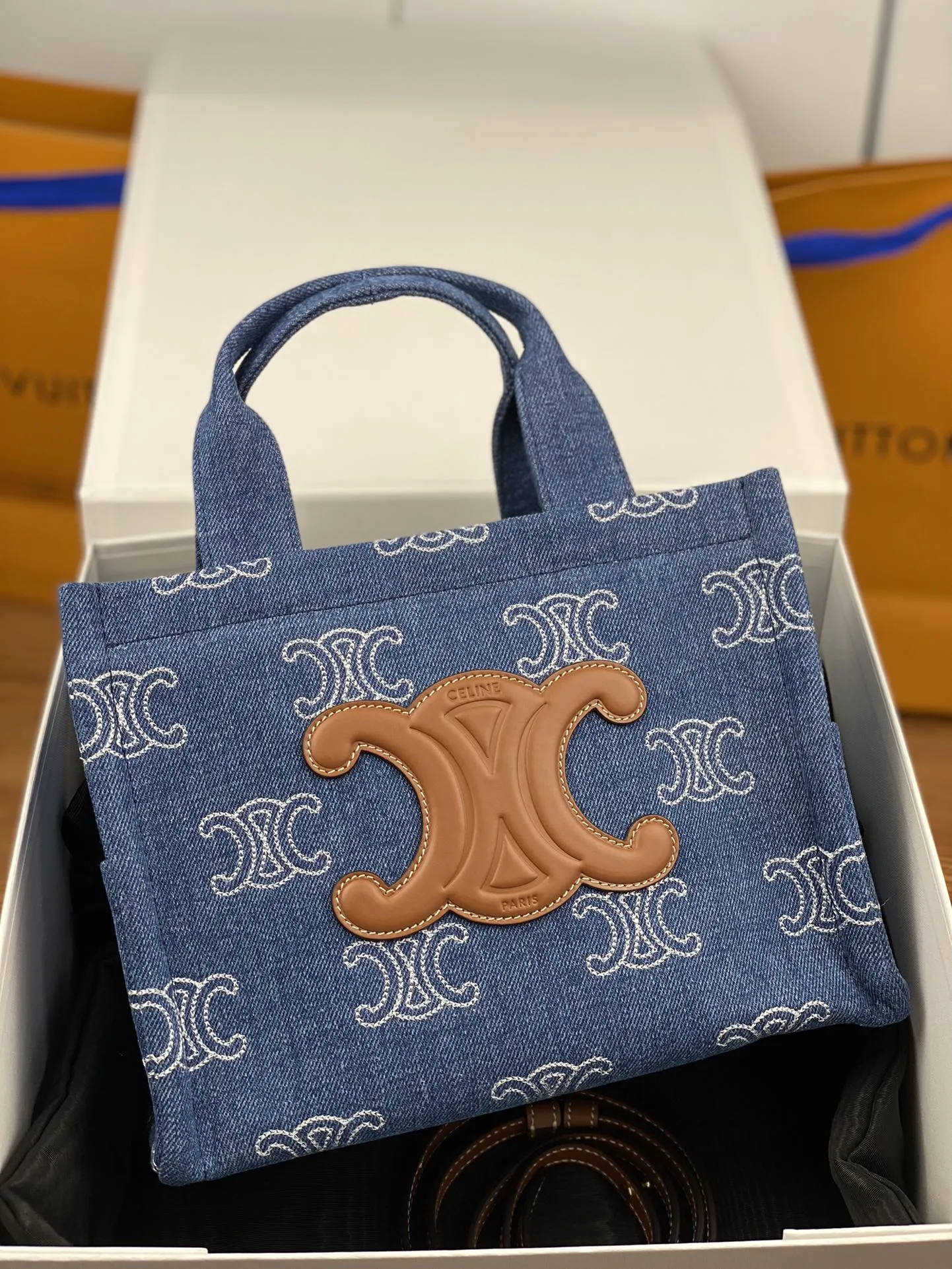 CELINEブルーデニム刺繍トートバッグ