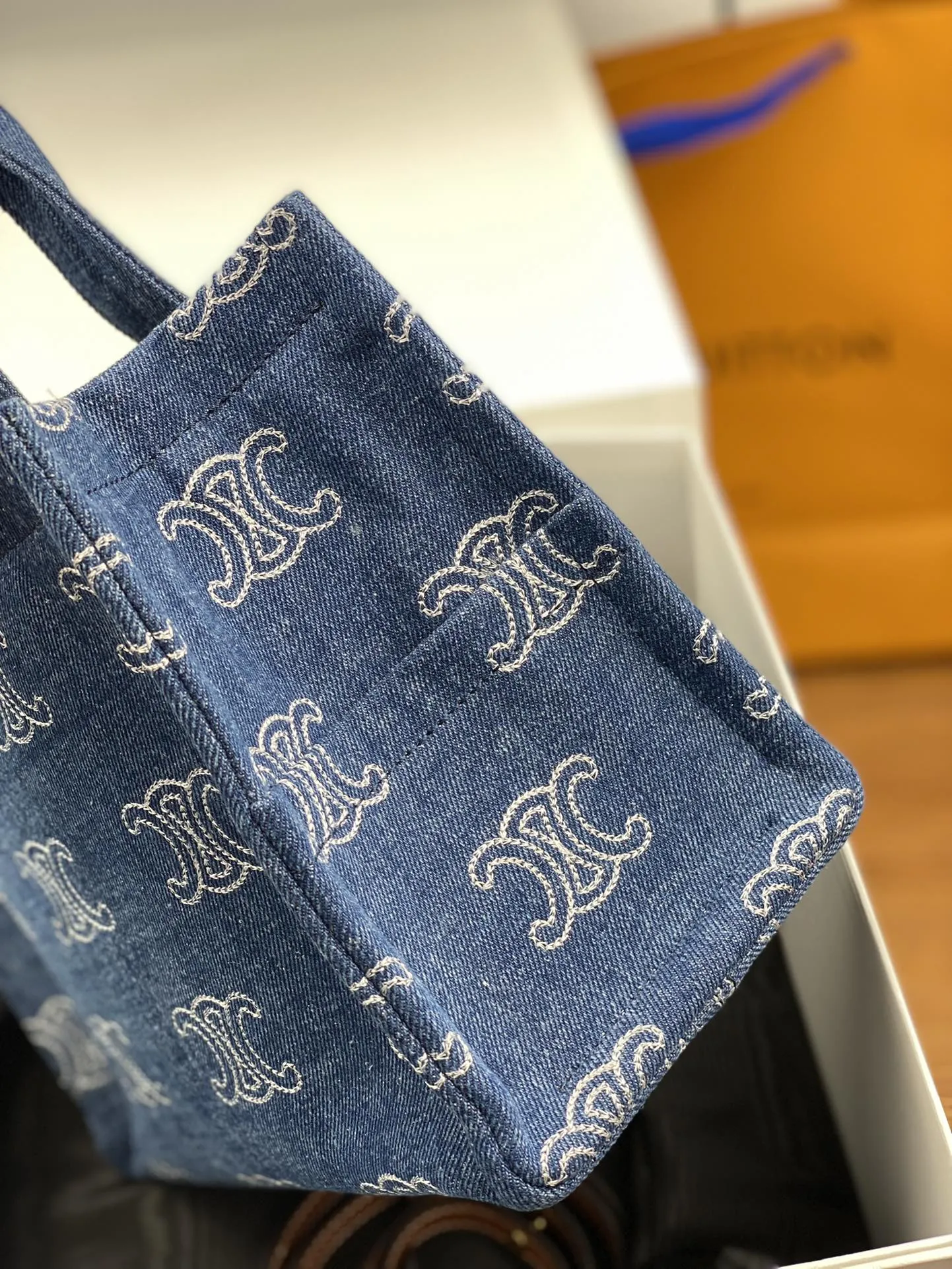 CELINEブルーデニム刺繍トートバッグ - 画像 (4)