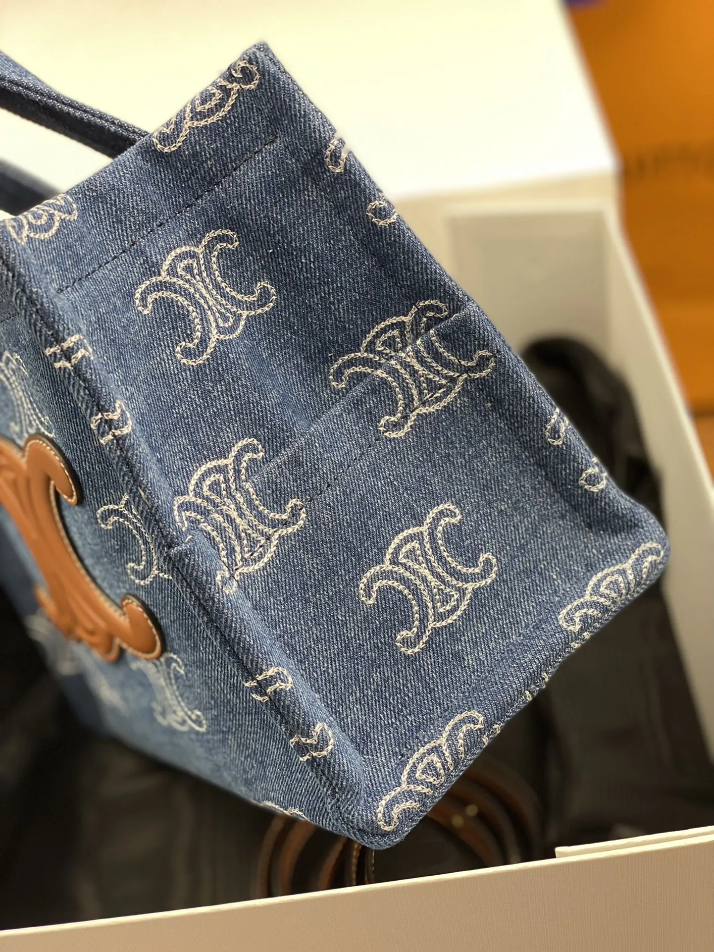CELINEブルーデニム刺繍トートバッグ - 画像 (5)