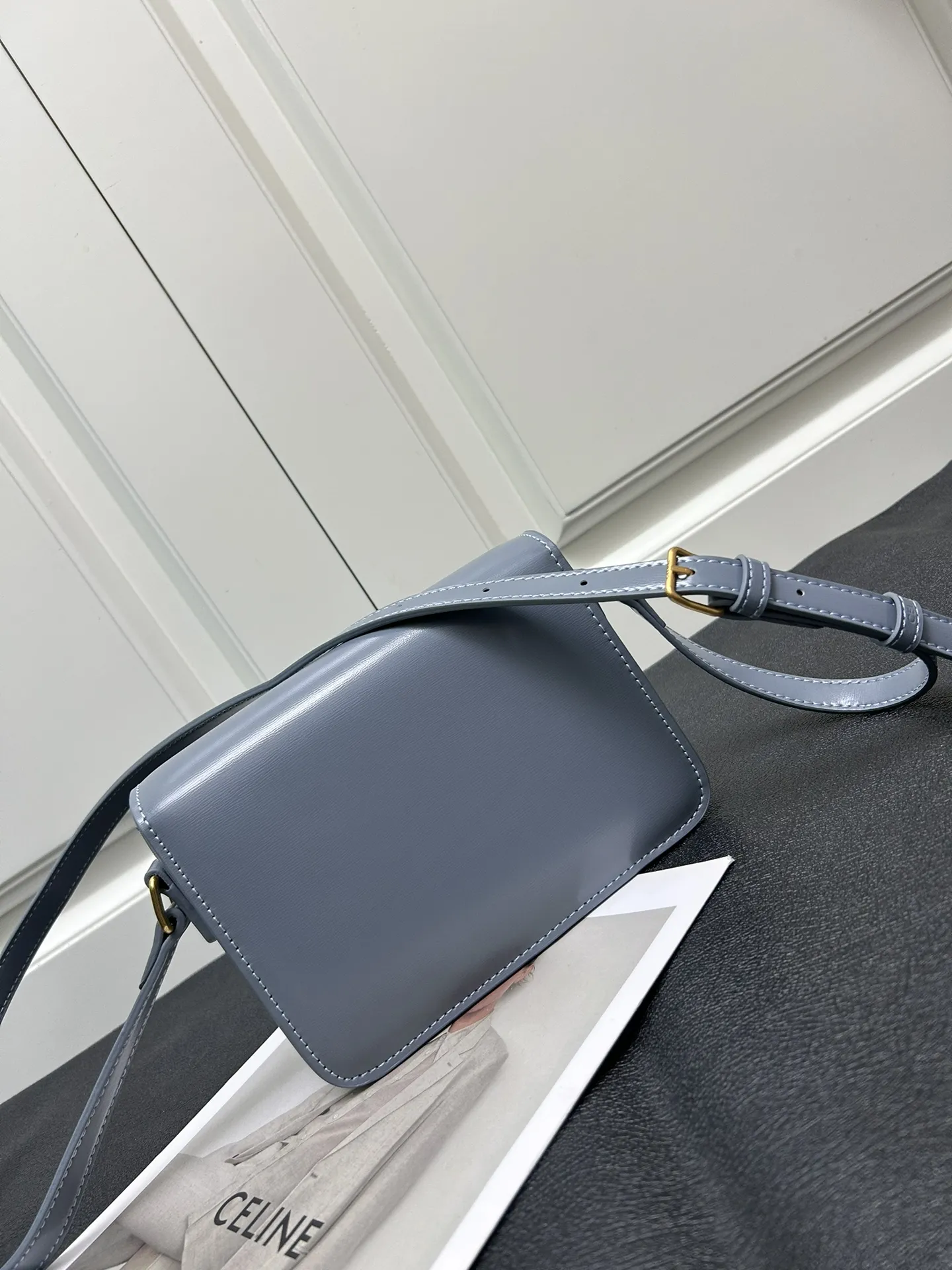 CELINE トリオンフェ ブルー 小型ショルダーバッグ - 画像 (3)