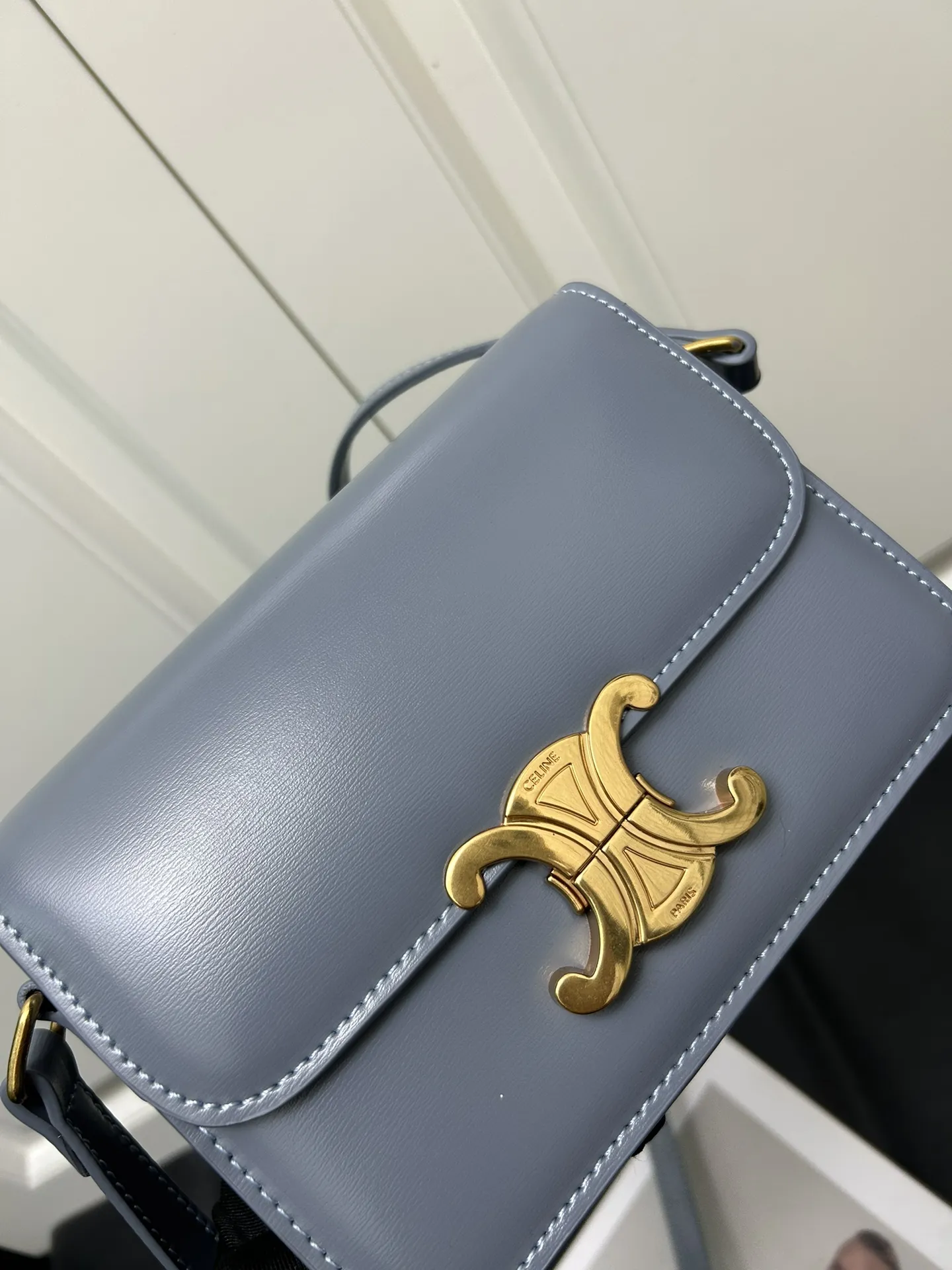 CELINE トリオンフェ ブルー 小型ショルダーバッグ - 画像 (6)