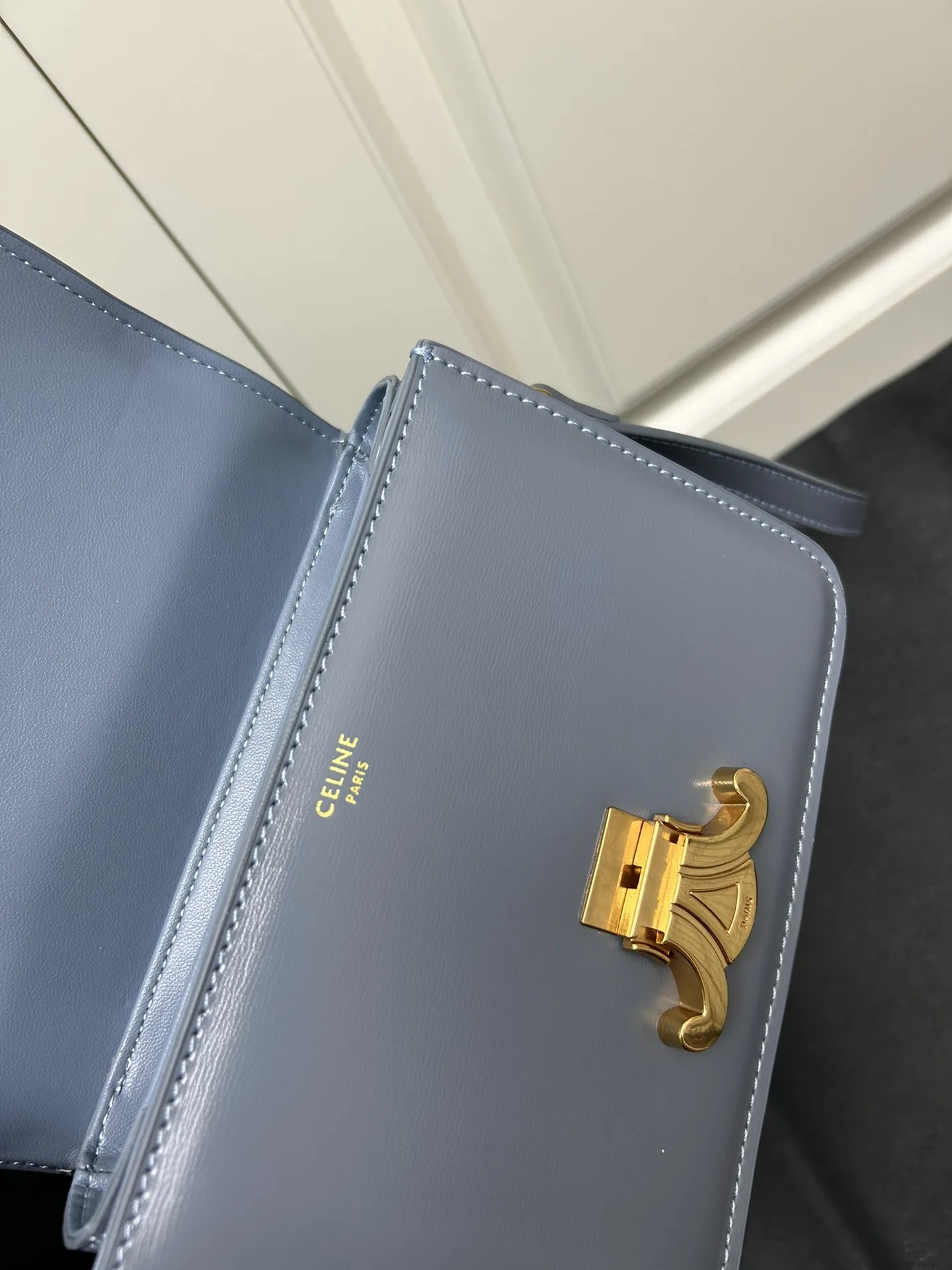 CELINE トリオンフェ ブルー 小型ショルダーバッグ - 画像 (8)