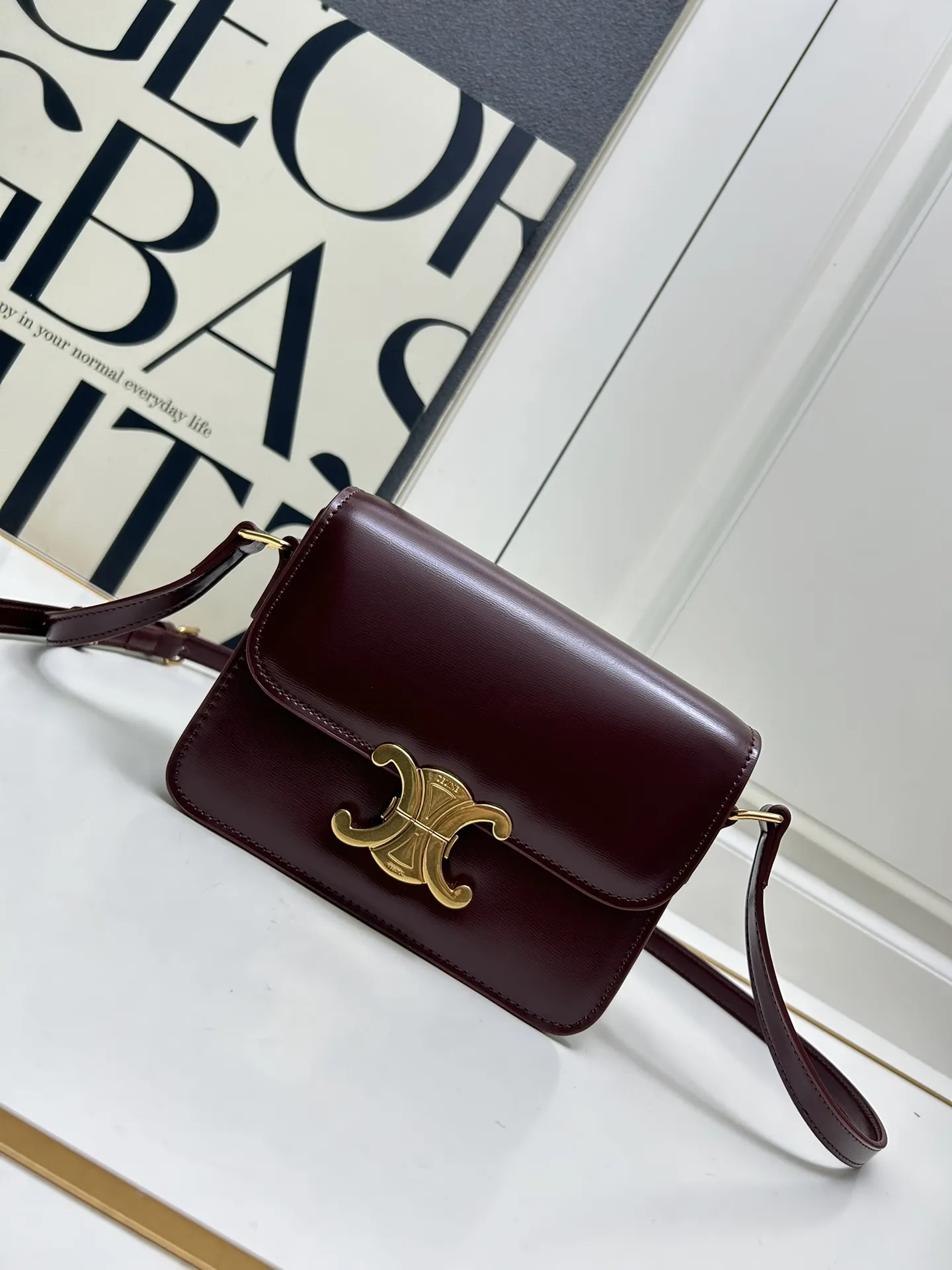 CELINE 320 TRIOMPHE バーガンディ小型バッグ