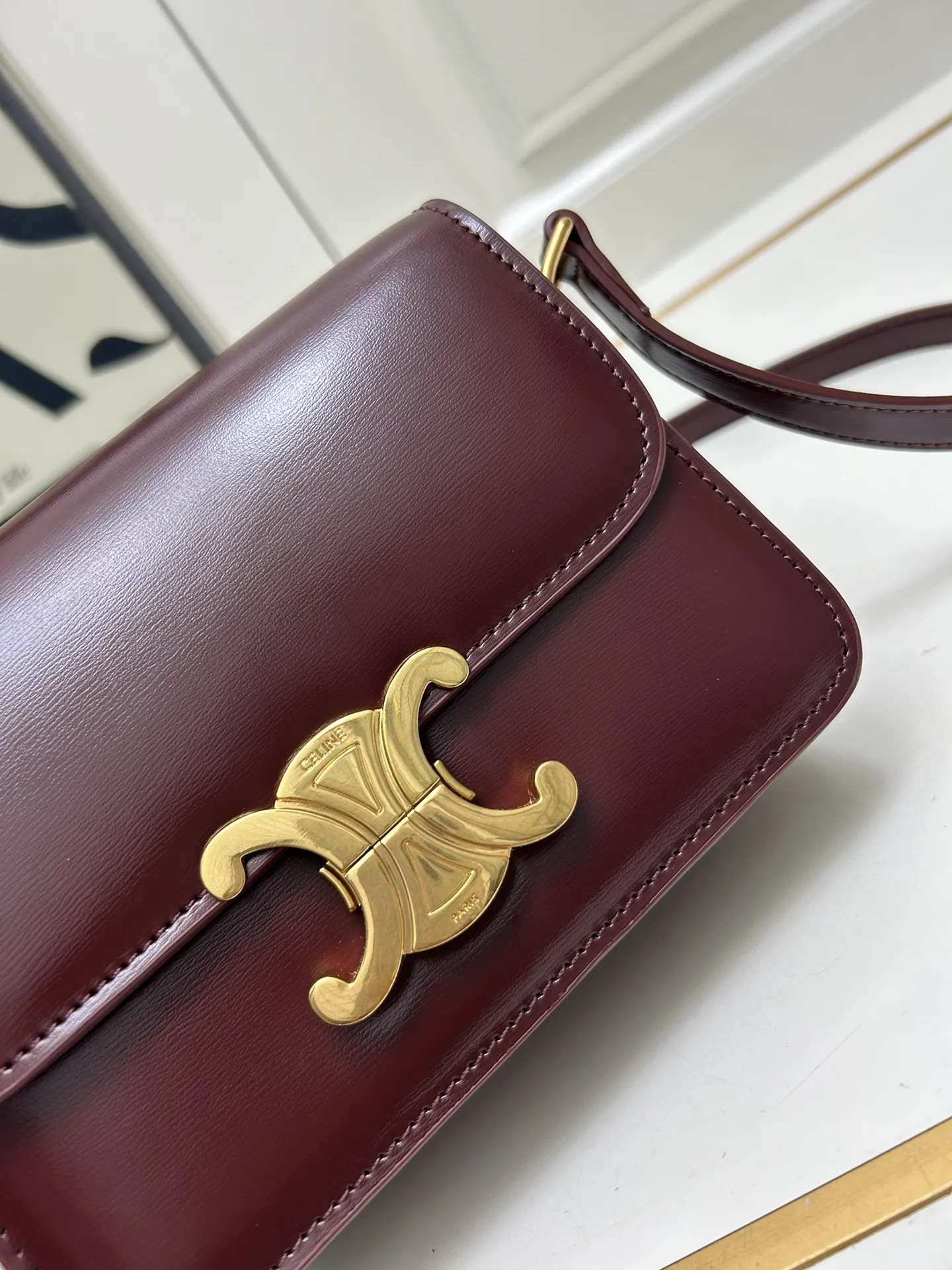 CELINE 320 TRIOMPHE バーガンディ小型バッグ - 画像 (4)