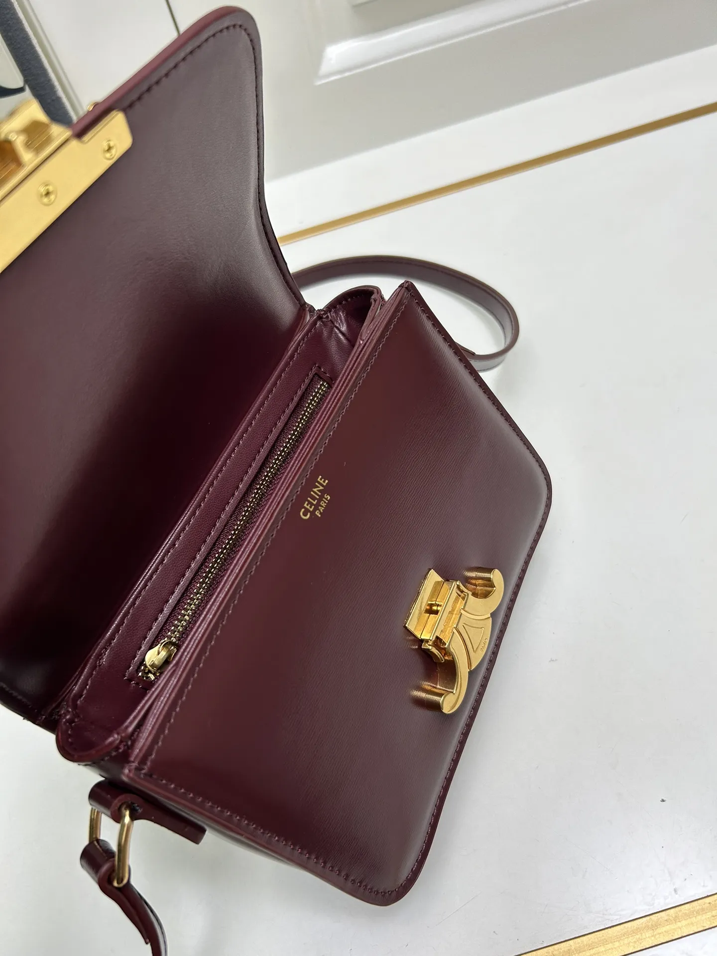CELINE 320 TRIOMPHE バーガンディ小型バッグ - 画像 (9)
