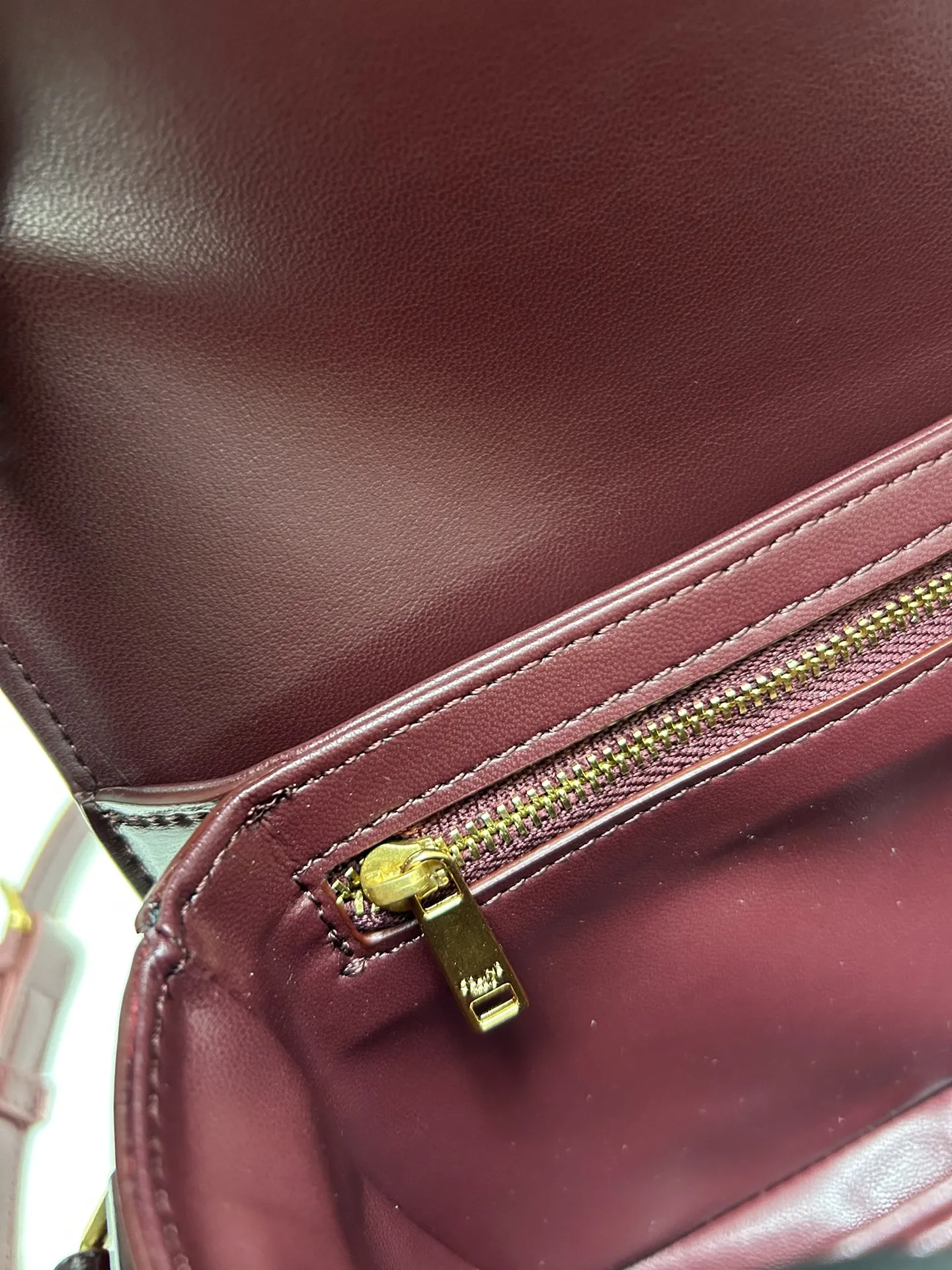 CELINE 320 TRIOMPHE バーガンディ小型バッグ - 画像 (10)