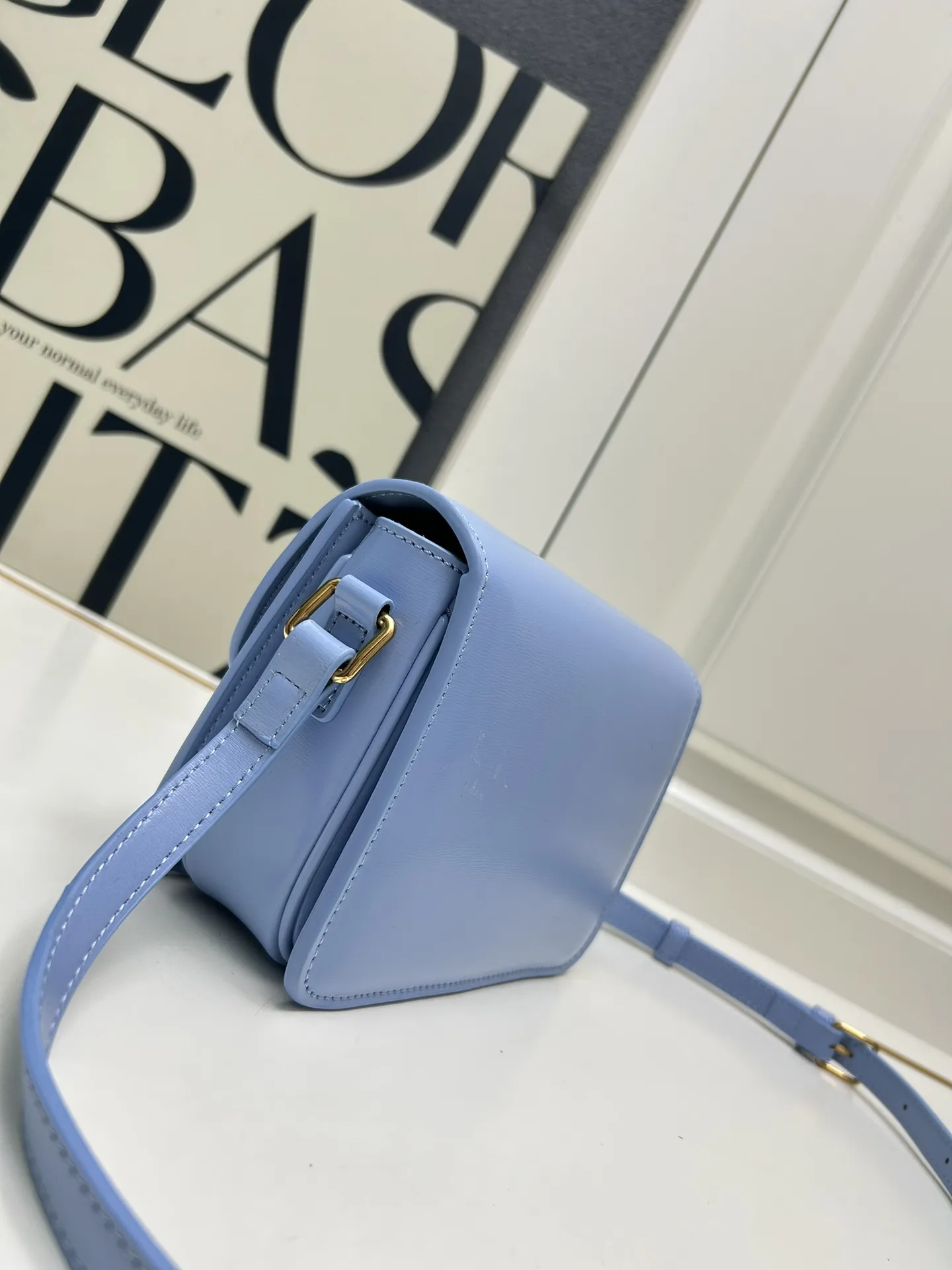 CELINE トリオンフ バッグ ブルー 小サイズ - 画像 (4)