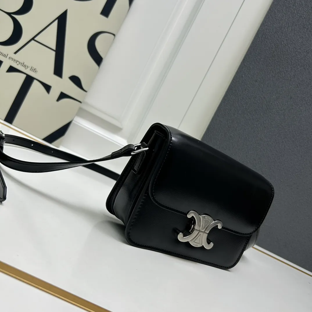 CELINE 黒 TRIOMPHE ケイトウバッグ 18cm - 画像 (3)