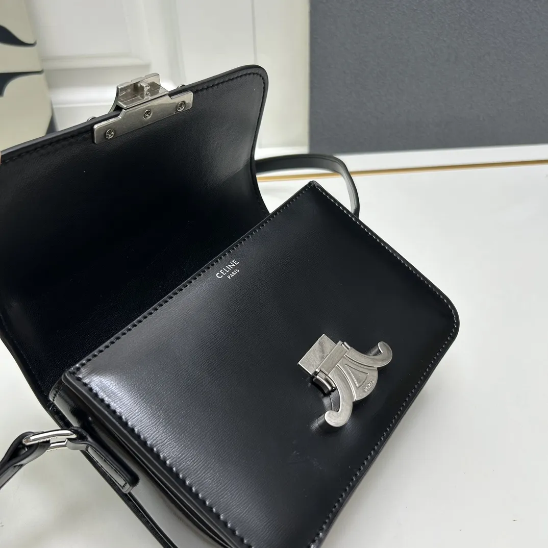 CELINE 黒 TRIOMPHE ケイトウバッグ 18cm - 画像 (9)