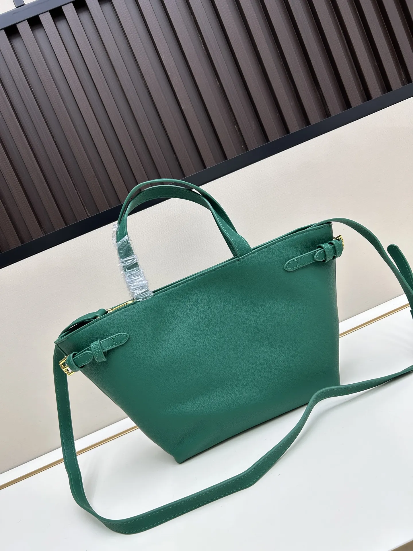 CELINE 凯旋托特包 グリーン 3022-1 - 画像 (4)