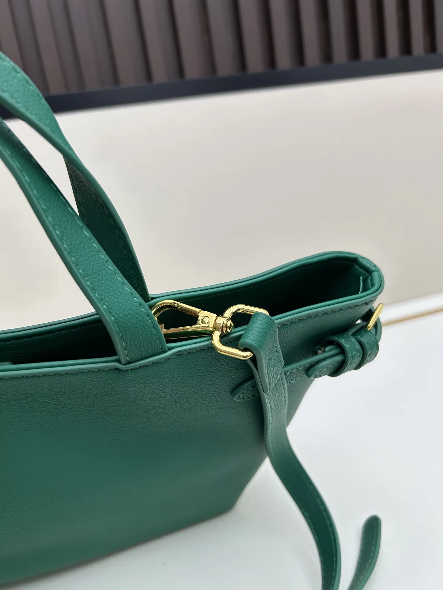 CELINE 凯旋托特包 グリーン 3022-1 - 画像 (8)