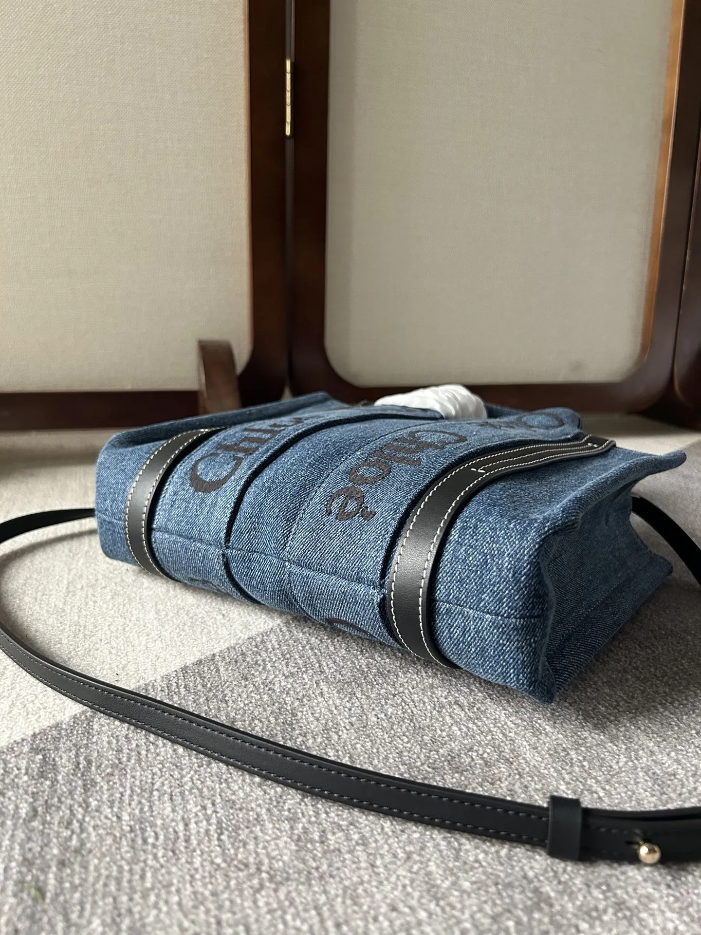 Chloé ブルー デニム ウッディトートバッグ - 画像 (4)