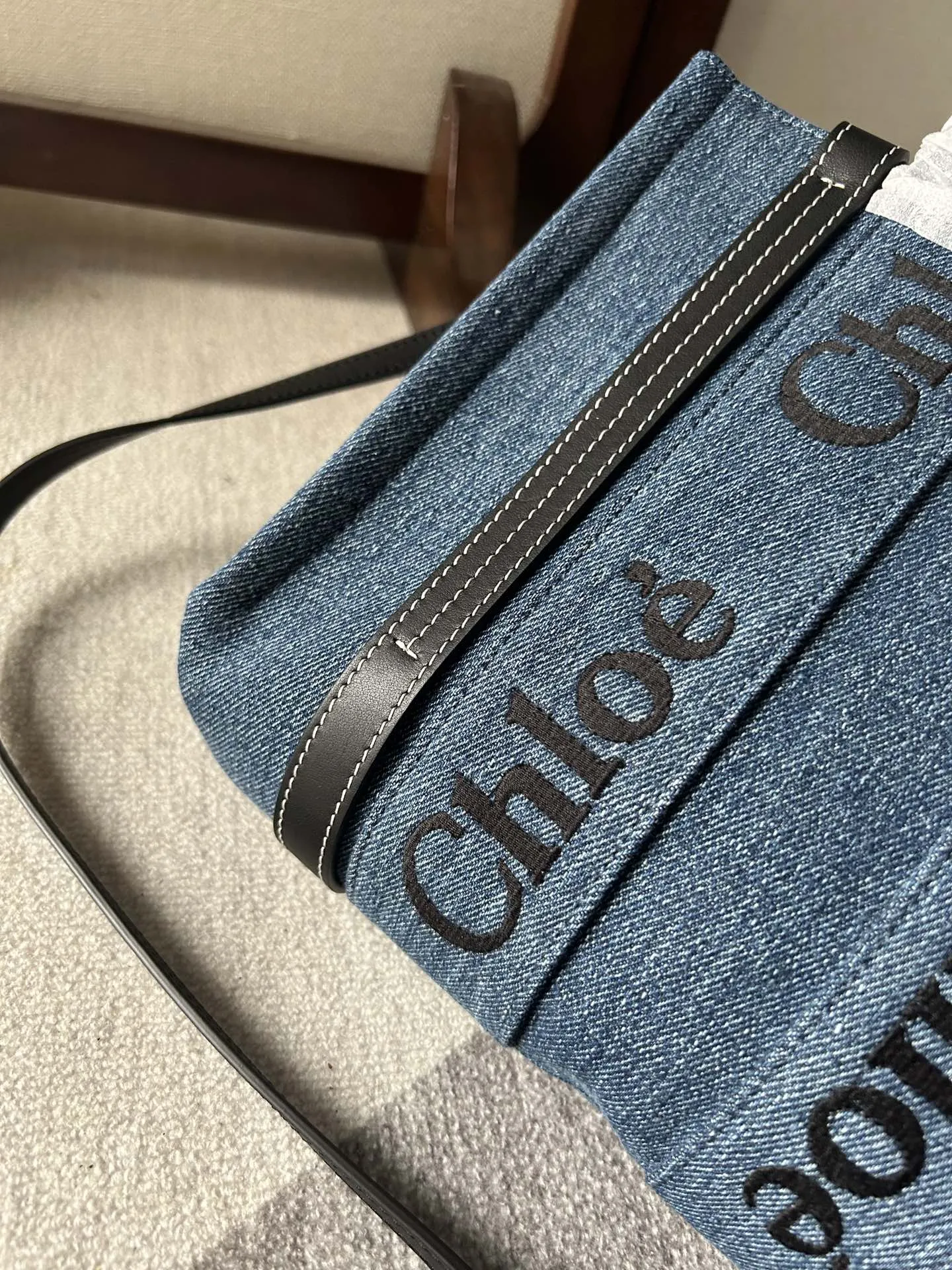 Chloé ブルー デニム ウッディトートバッグ - 画像 (5)