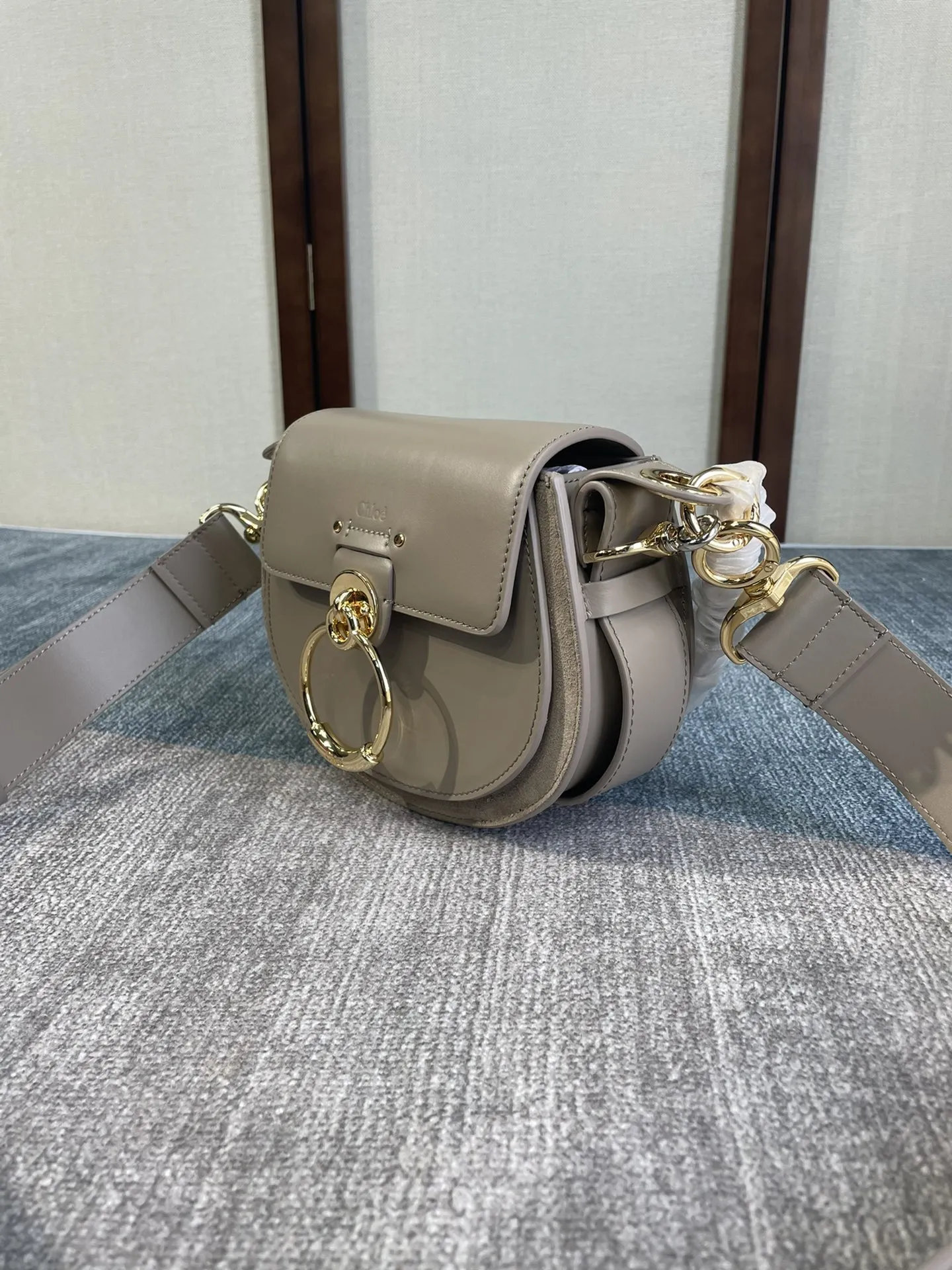Chloé Tess グレー マチ付き小鞄 - 画像 (3)