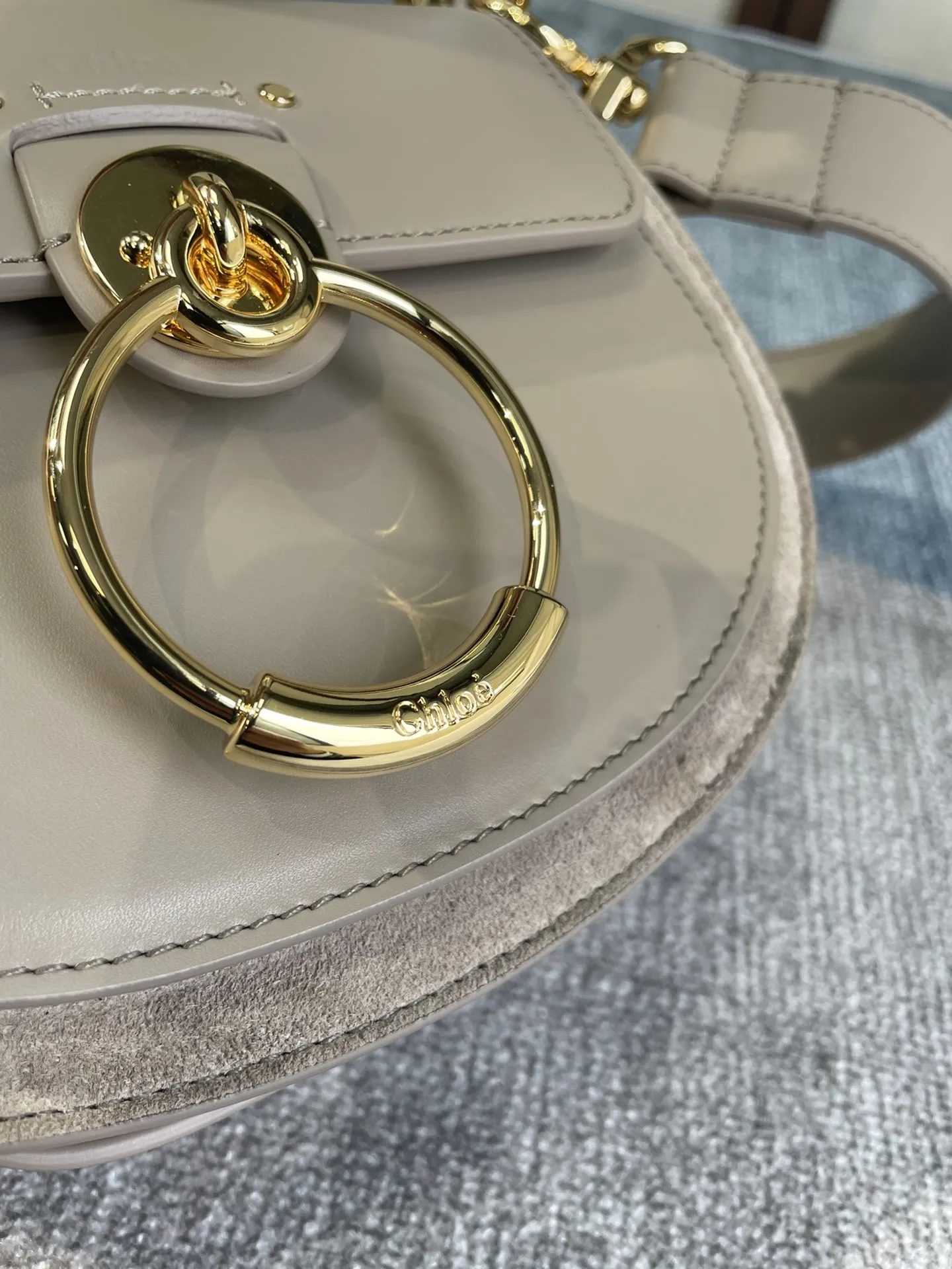 Chloé Tess グレー マチ付き小鞄 - 画像 (7)