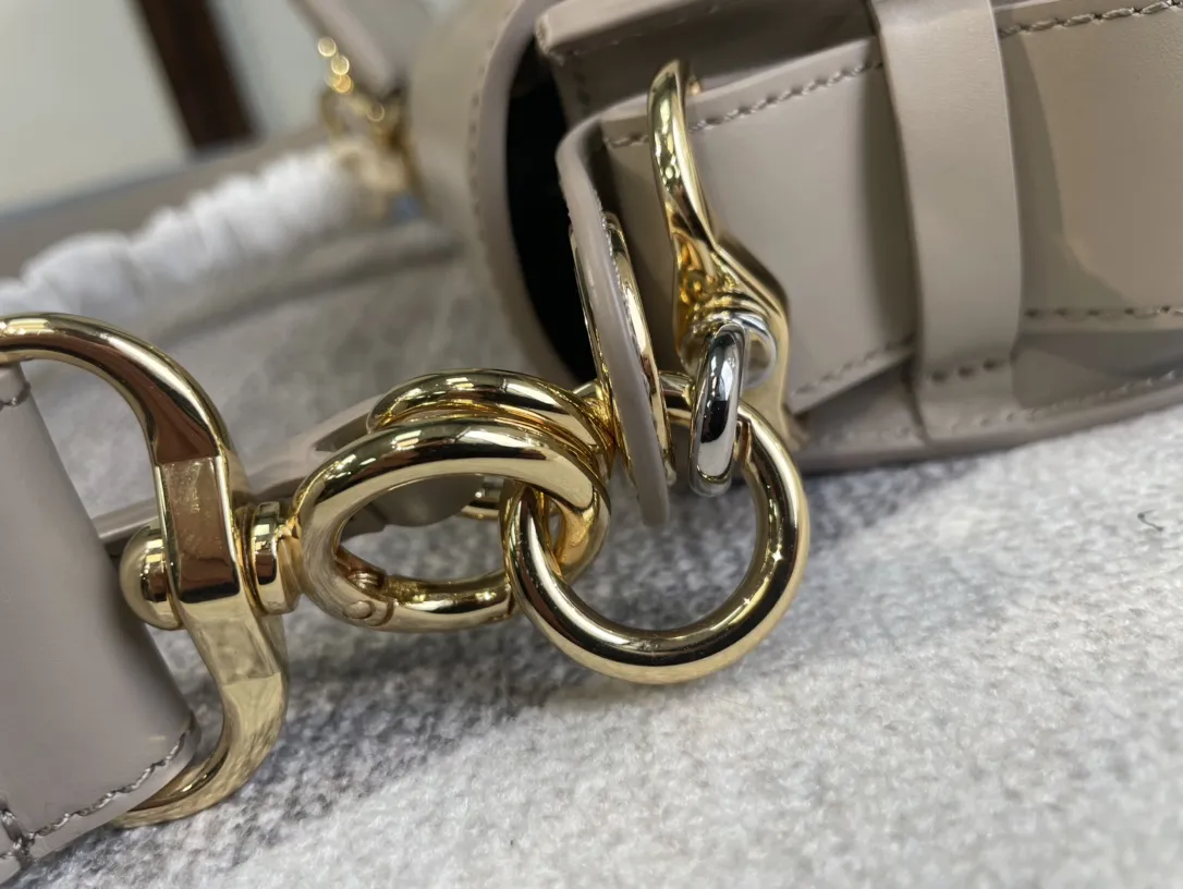 Chloé Tess グレー マチ付き小鞄 - 画像 (8)