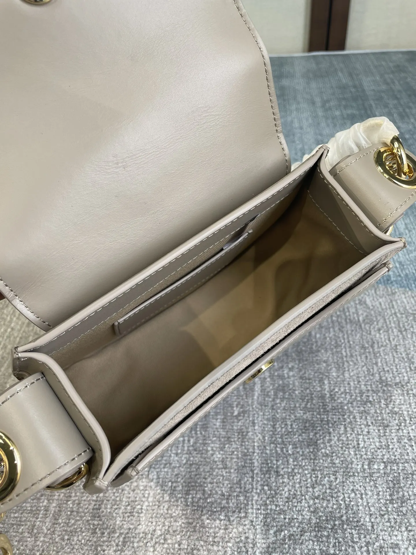 Chloé Tess グレー マチ付き小鞄 - 画像 (10)