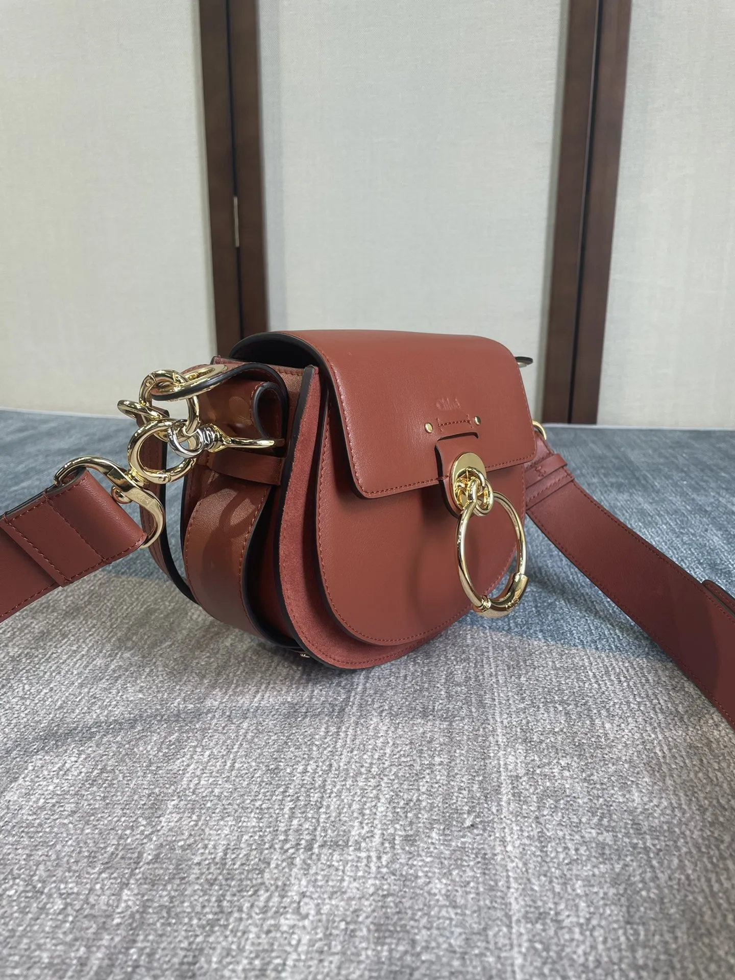 Chloé Tess 秋冬新款 ショルダーバッグ 茶色 - 画像 (3)