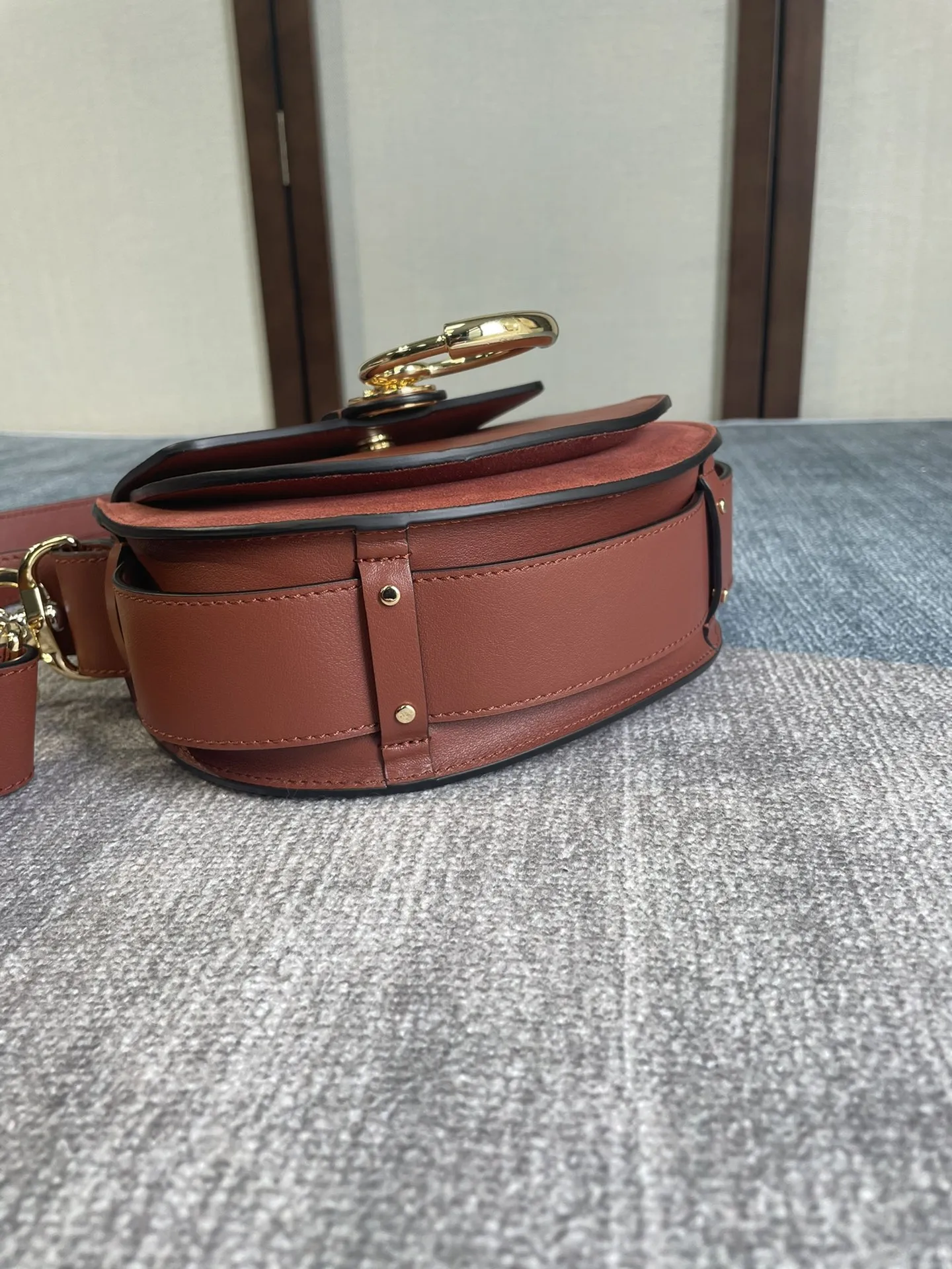 Chloé Tess 秋冬新款 ショルダーバッグ 茶色 - 画像 (5)