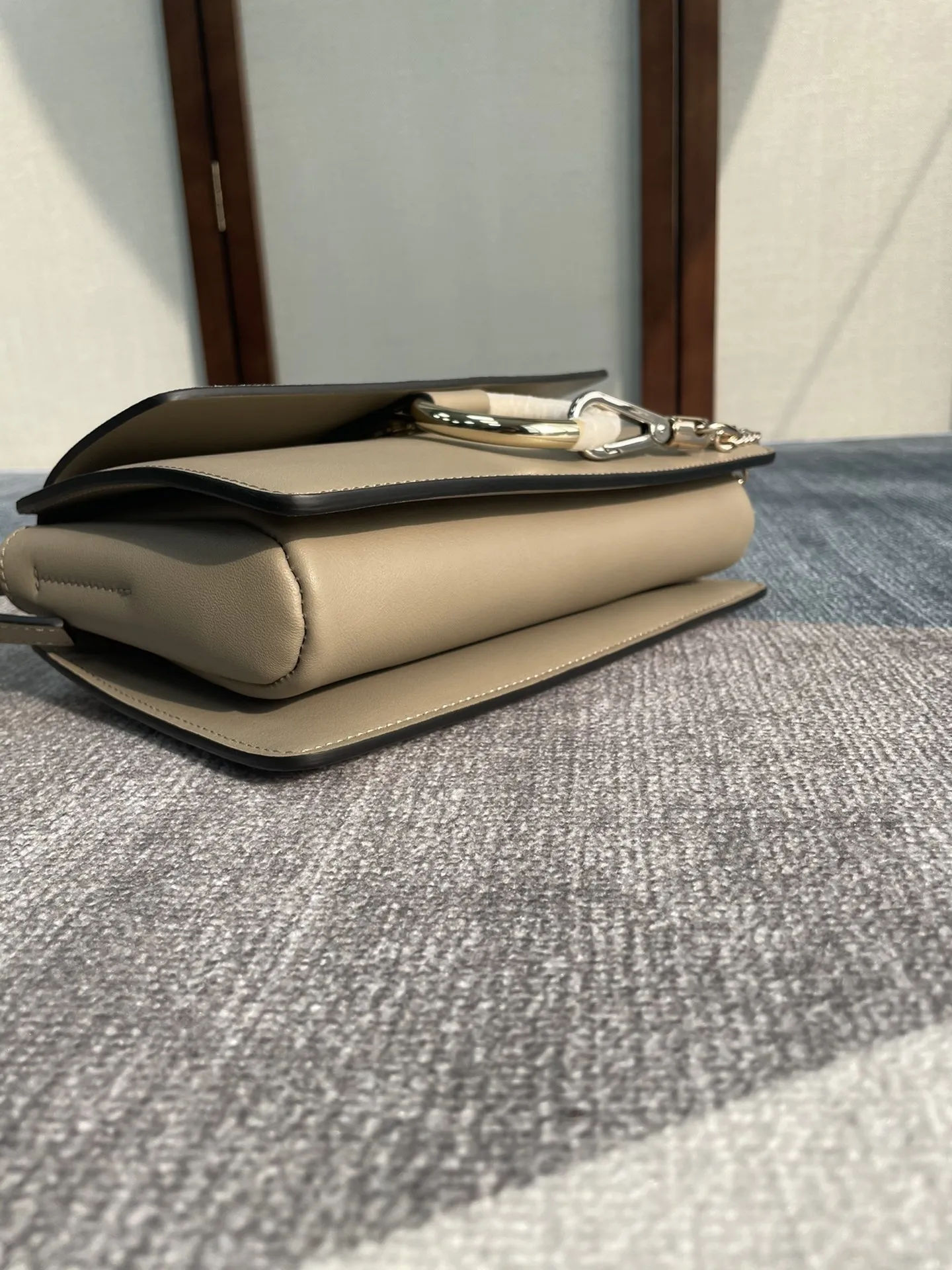 クロエ グレー Faye中号 梯形バッグ - 画像 (5)