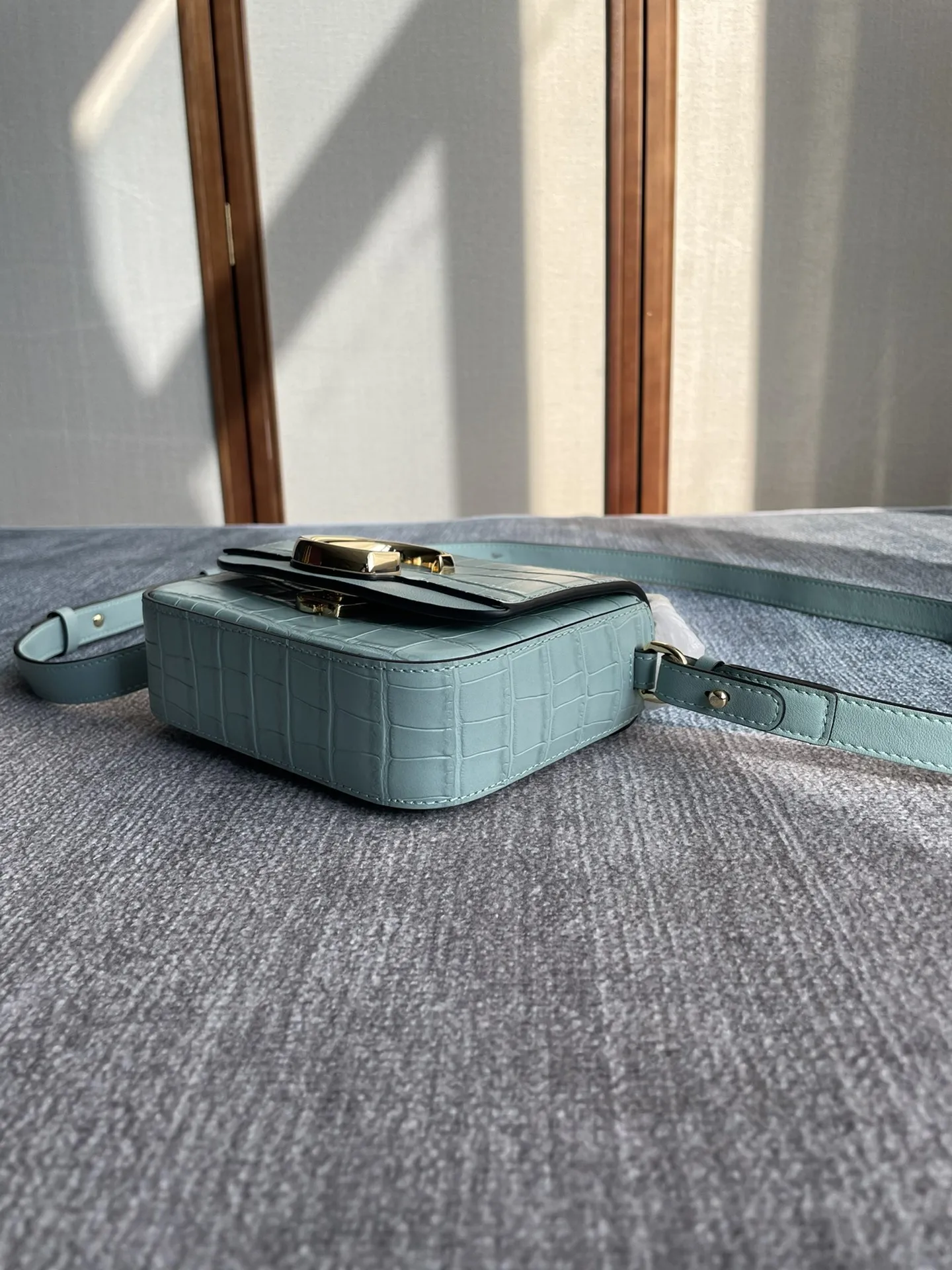 Chloé C Bag ライトブルー クロコ型押し - 画像 (5)