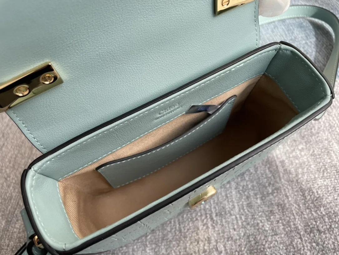 Chloé C Bag ライトブルー クロコ型押し - 画像 (9)