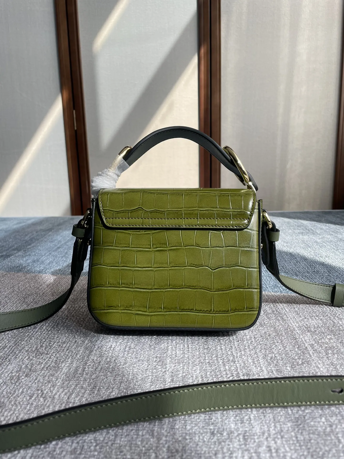 Chloé C Bag グリーン クロコダイル柄 - 画像 (3)