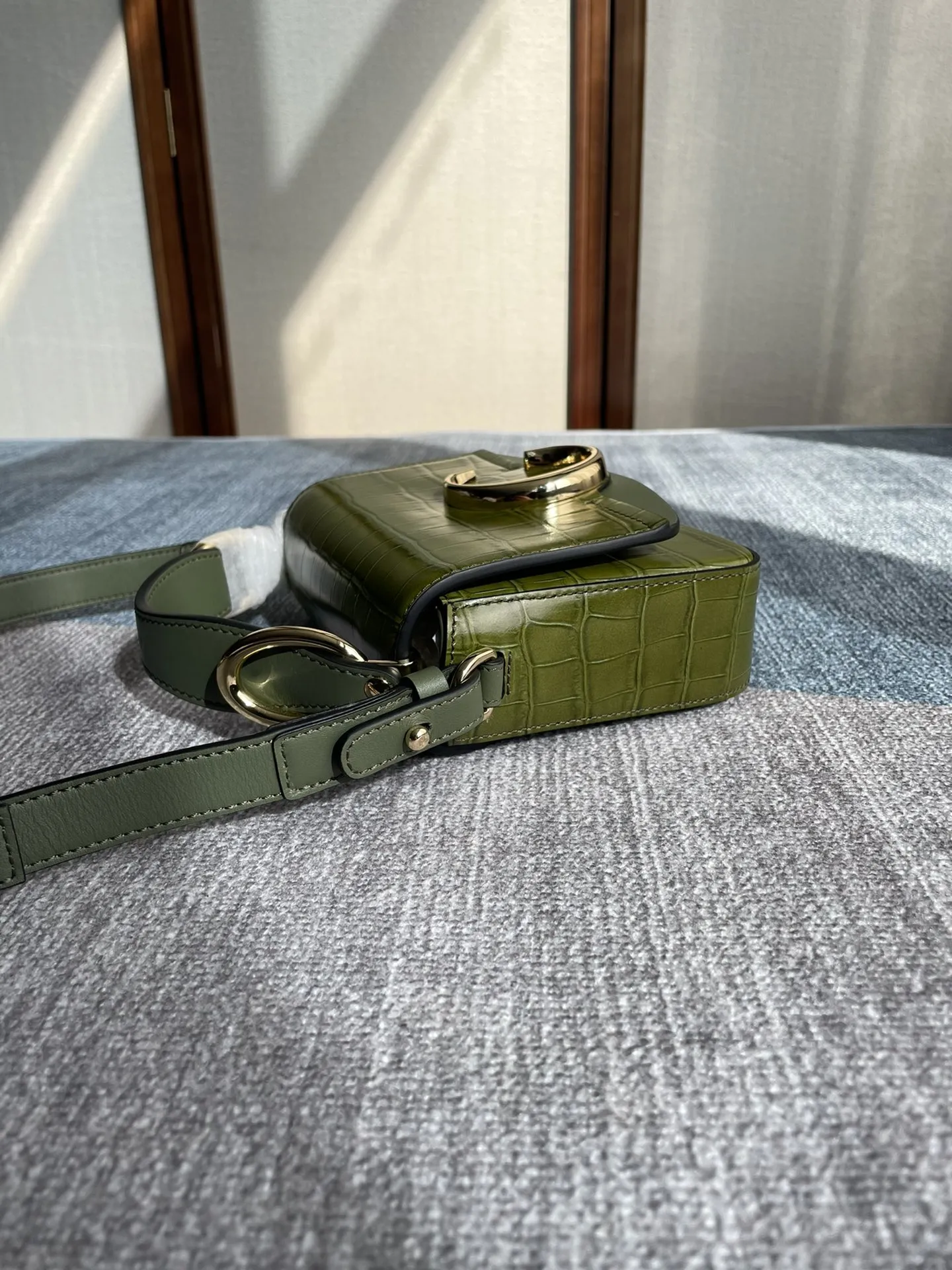 Chloé C Bag グリーン クロコダイル柄 - 画像 (4)