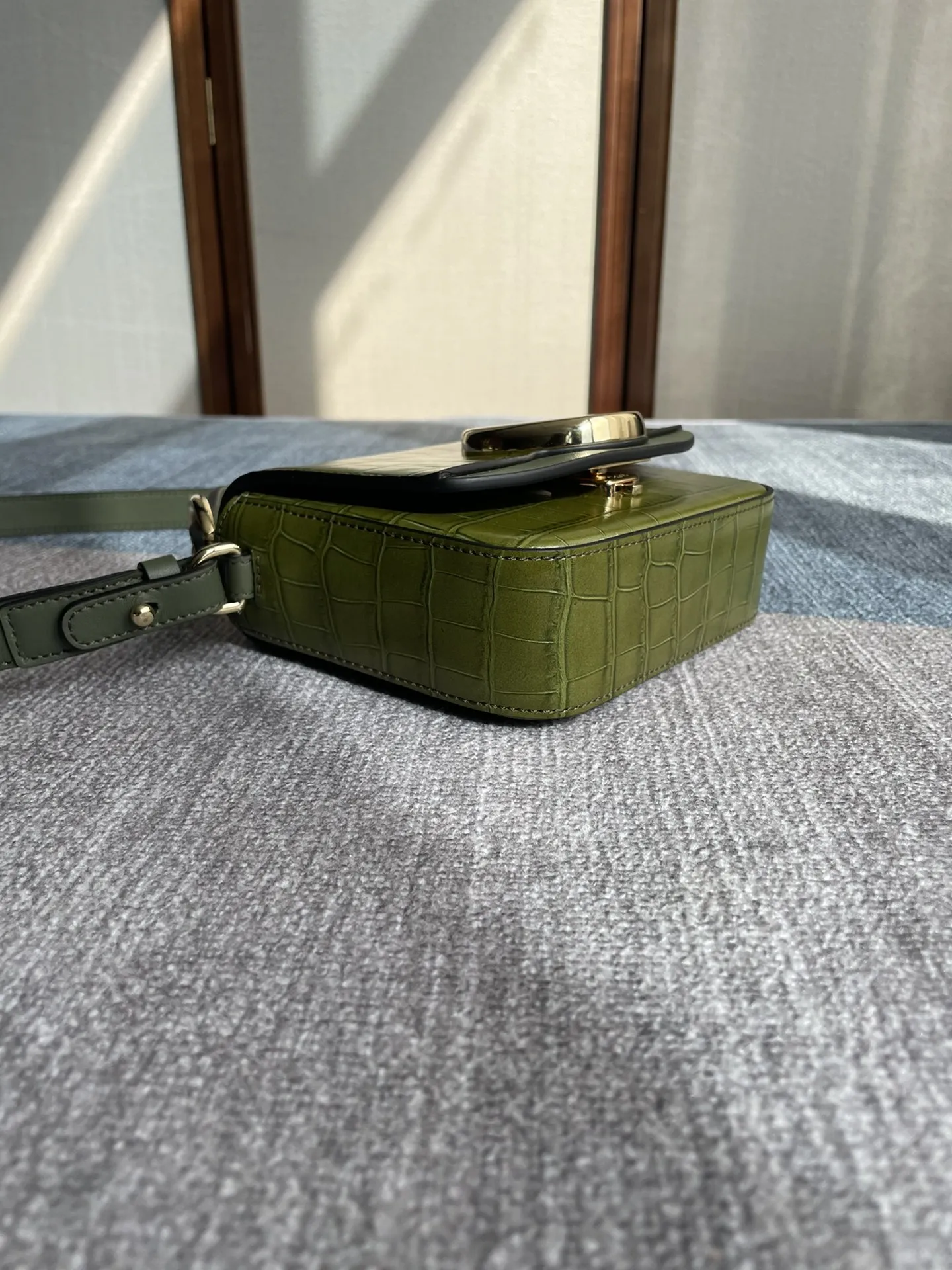 Chloé C Bag グリーン クロコダイル柄 - 画像 (5)