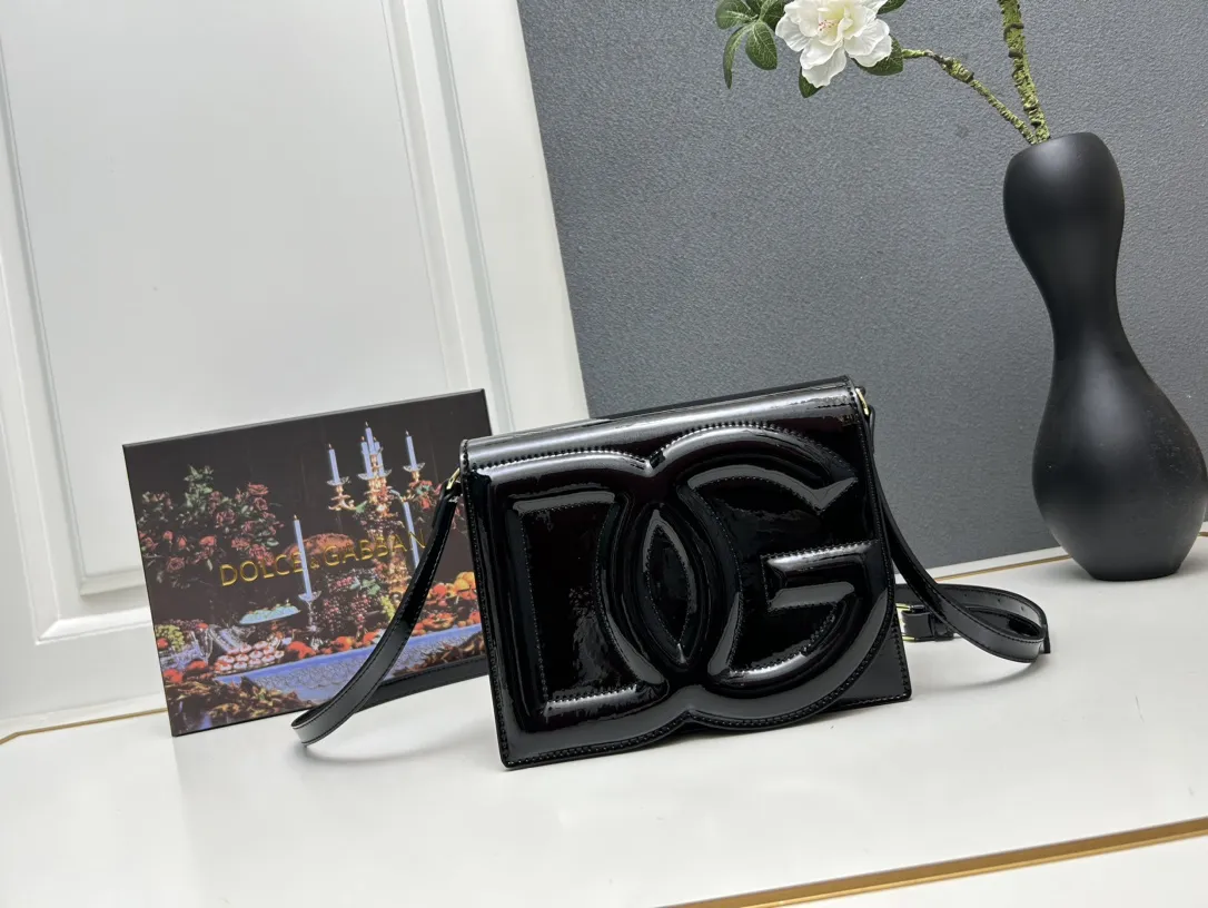 Dolce & Gabbana ブラック 漆皮バッグ