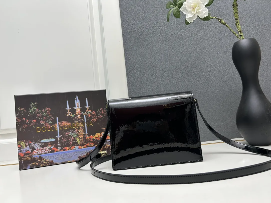 Dolce & Gabbana ブラック 漆皮バッグ - 画像 (3)