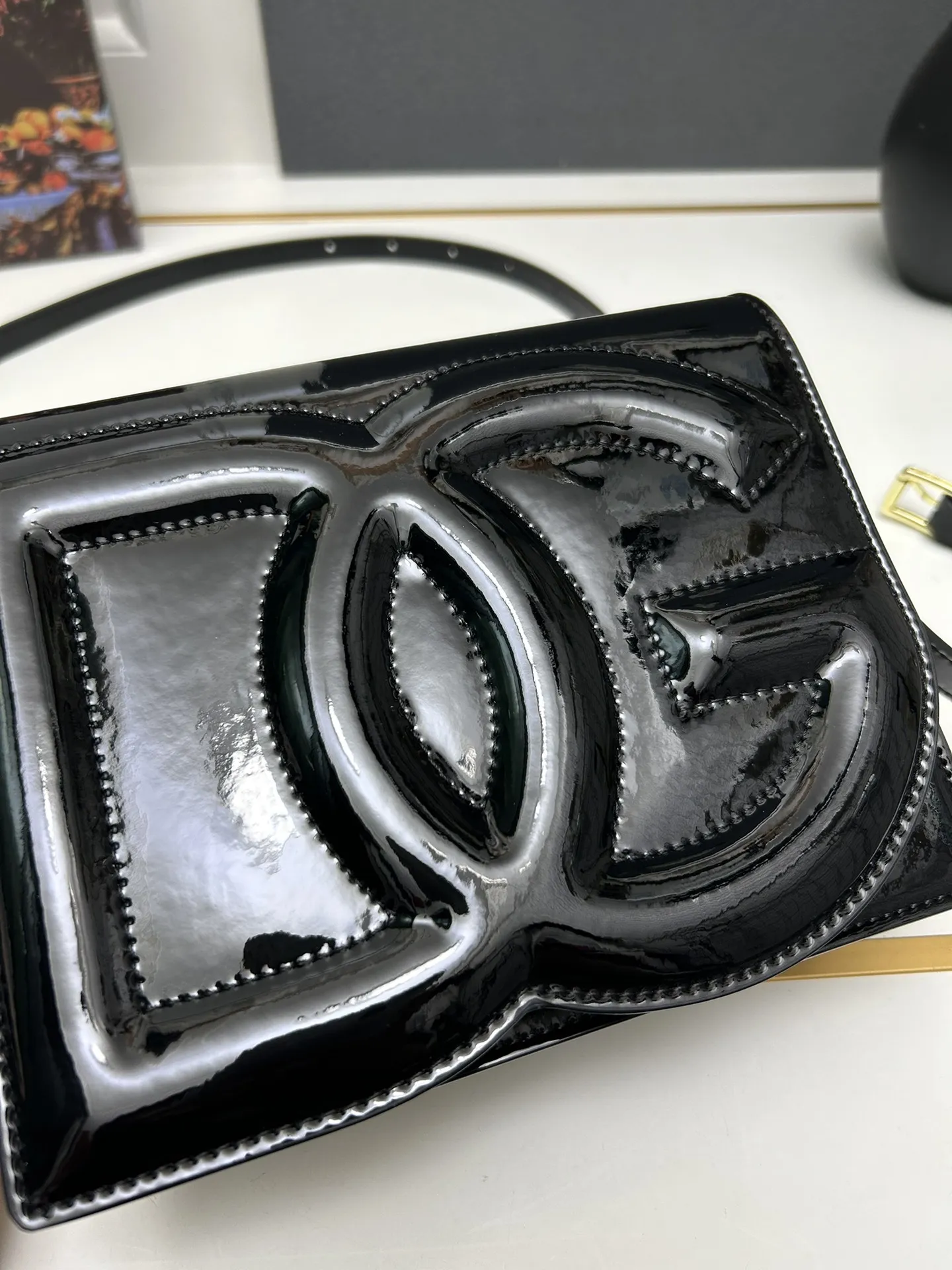 Dolce & Gabbana ブラック 漆皮バッグ - 画像 (5)