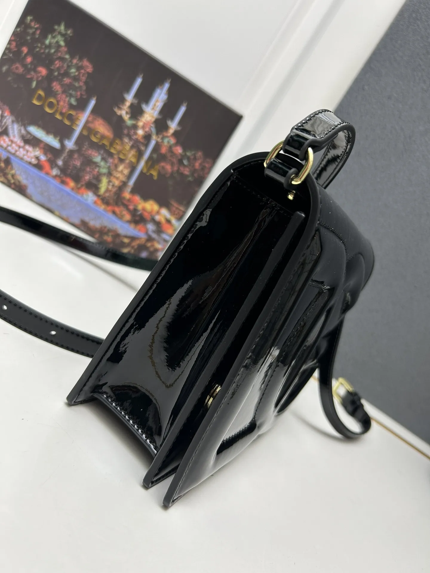 Dolce & Gabbana ブラック 漆皮バッグ - 画像 (6)