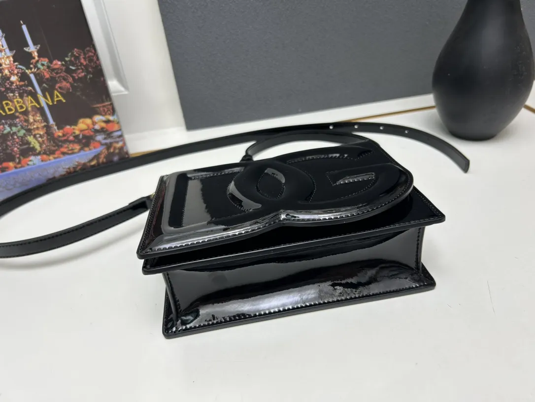 Dolce & Gabbana ブラック 漆皮バッグ - 画像 (7)