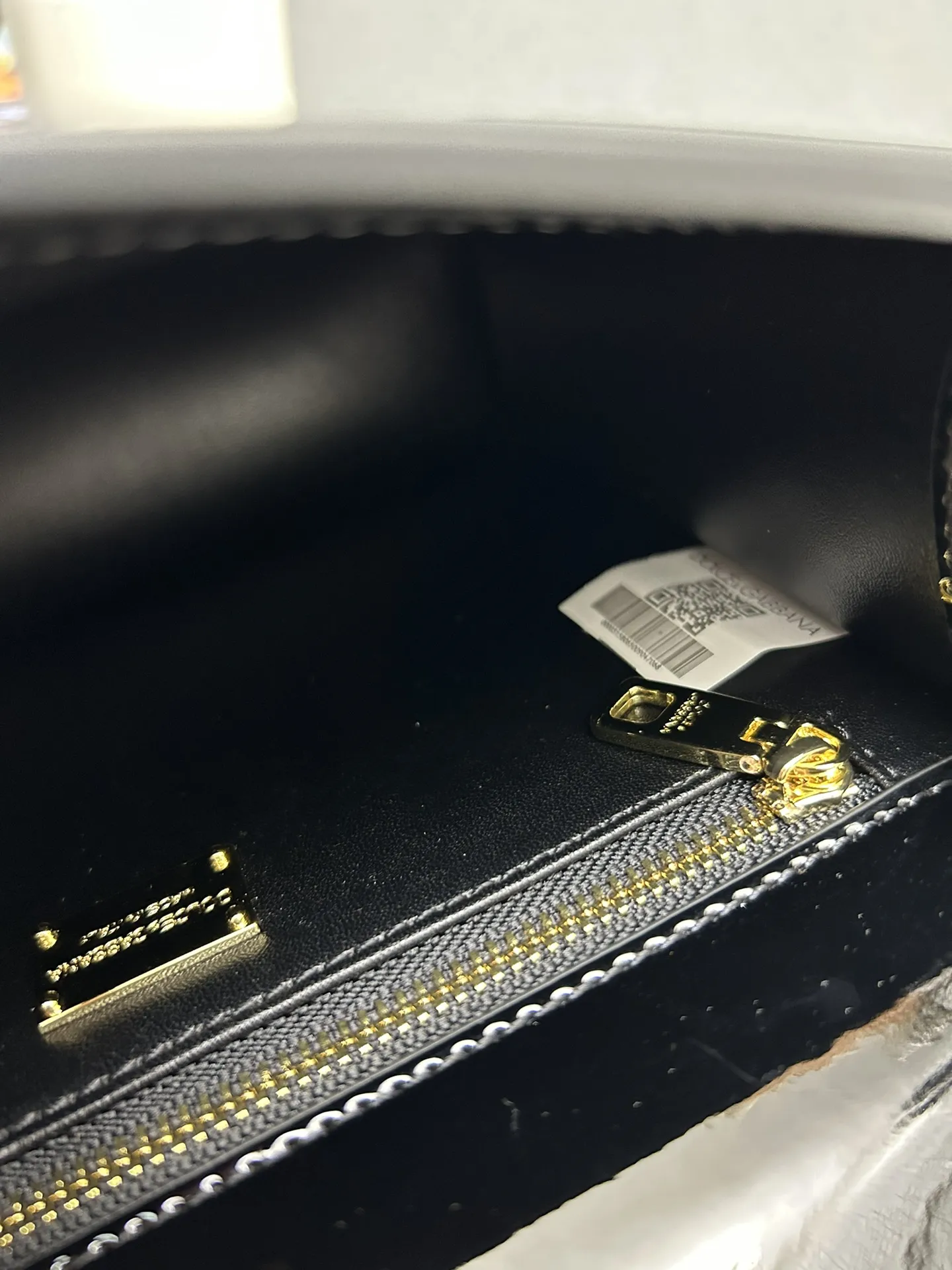 Dolce & Gabbana ブラック 漆皮バッグ - 画像 (10)