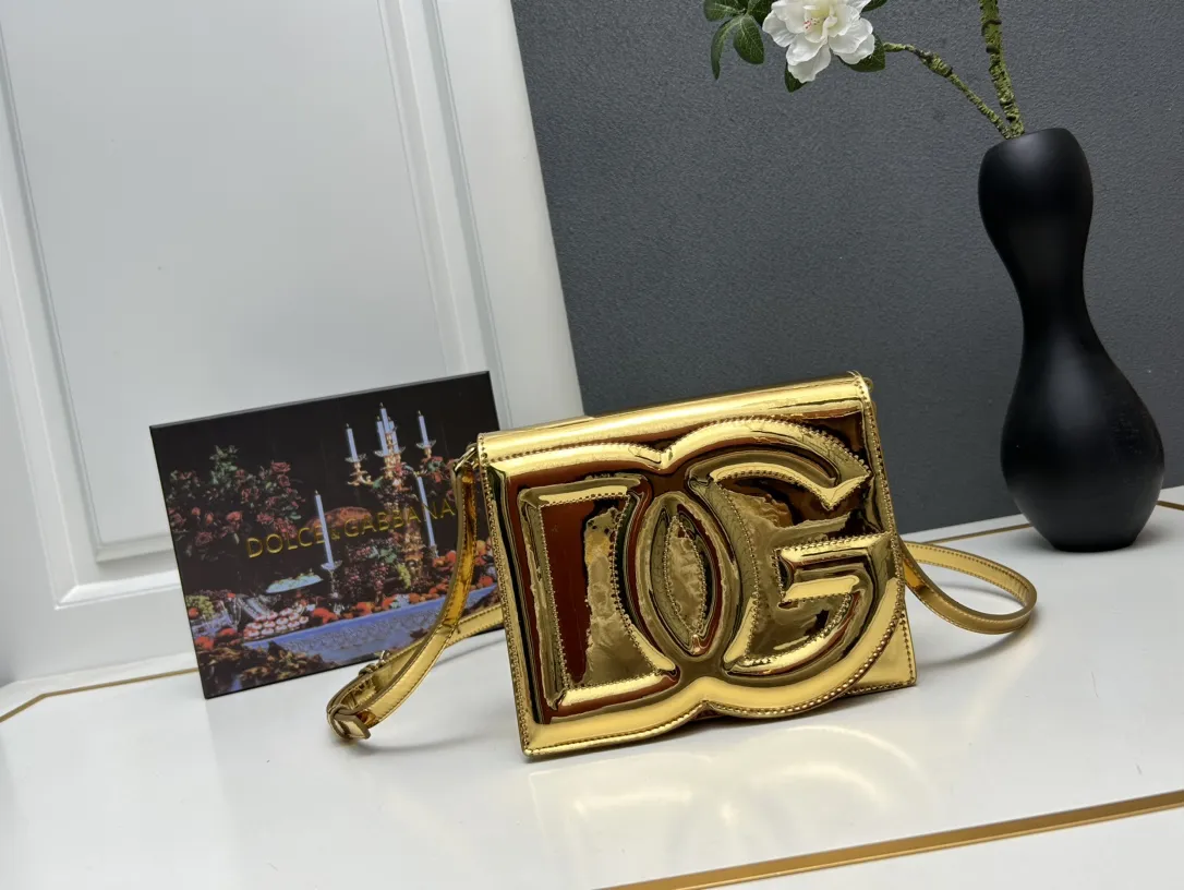 Dolce & Gabbana ゴールド漆皮バッグ