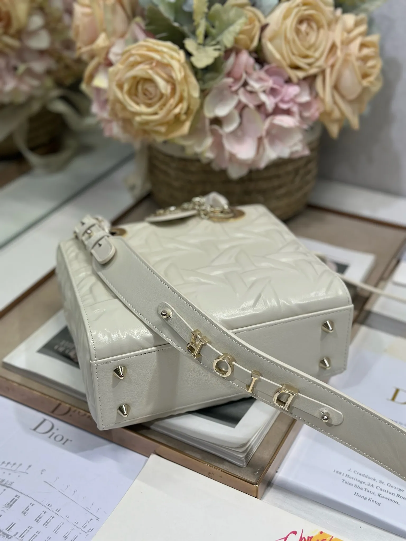 Christian Dior 白圧花菱格 Lady Dior ハンドバッグ - 画像 (6)