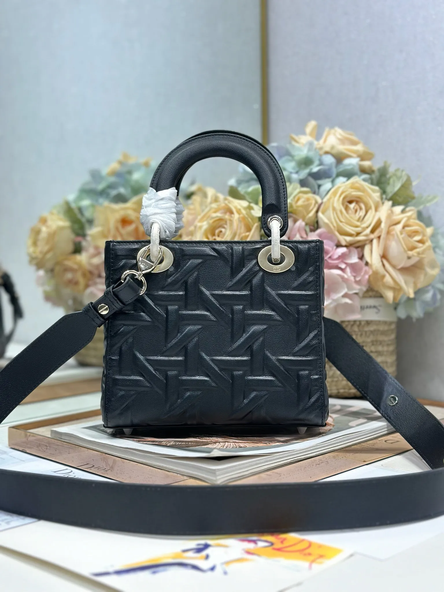 Christian Dior ブラックプレス花菱格Lady Diorバッグ - 画像 (4)