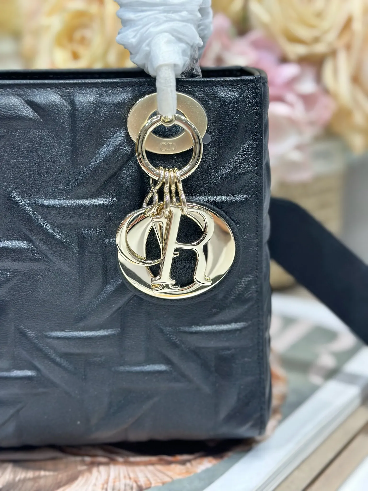 Christian Dior ブラックプレス花菱格Lady Diorバッグ - 画像 (5)