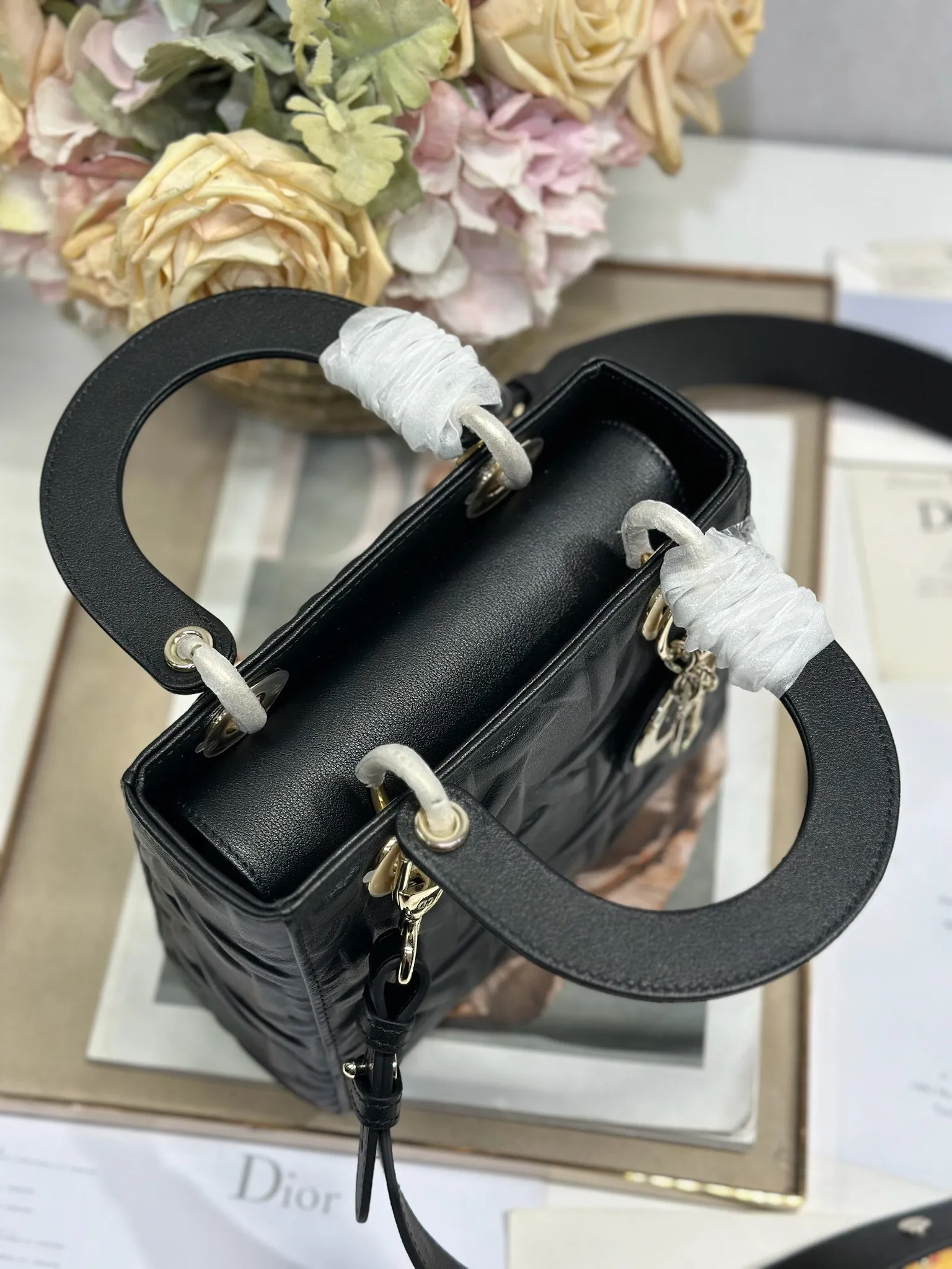 Christian Dior ブラックプレス花菱格Lady Diorバッグ - 画像 (7)