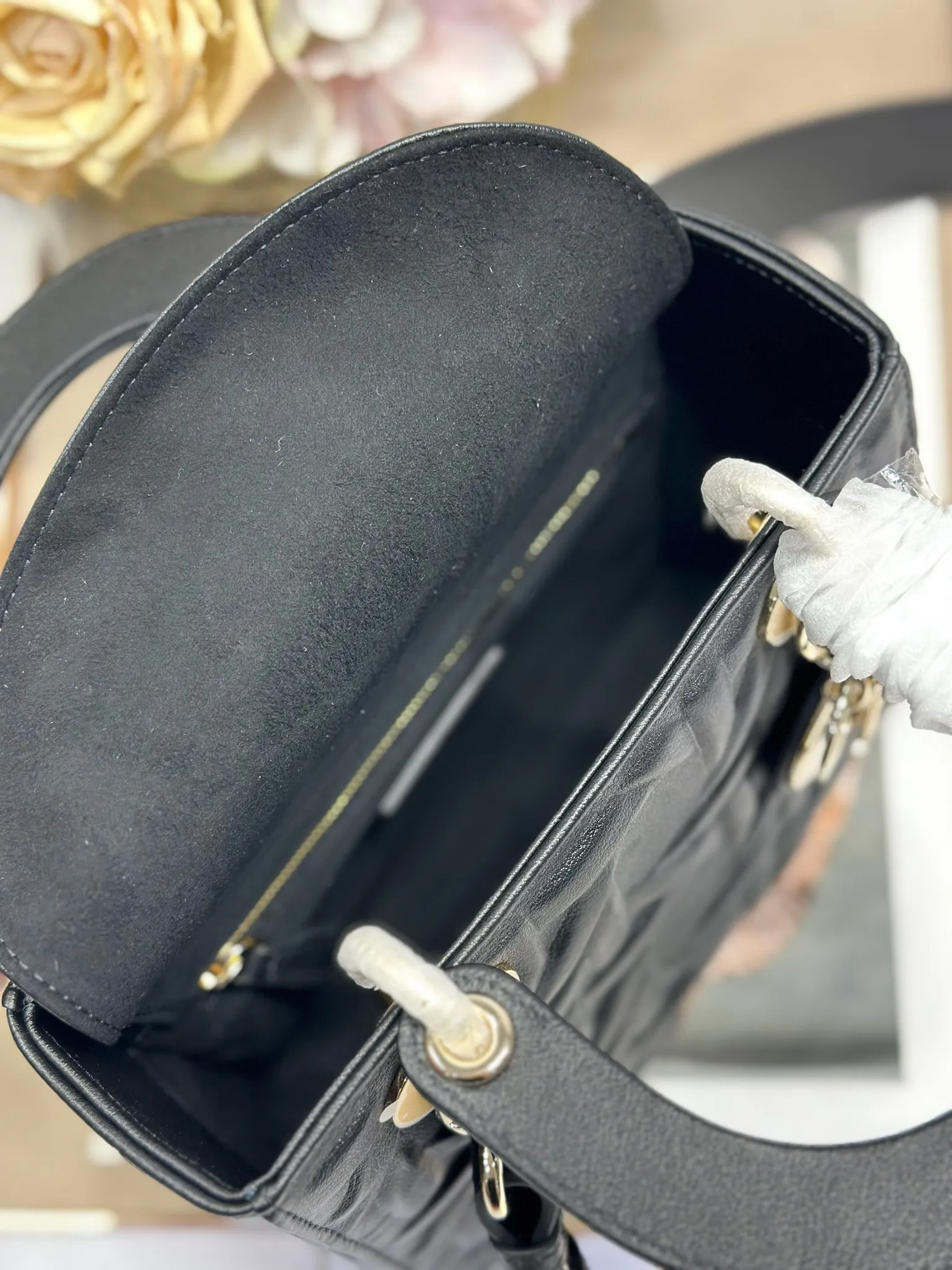 Christian Dior ブラックプレス花菱格Lady Diorバッグ - 画像 (8)