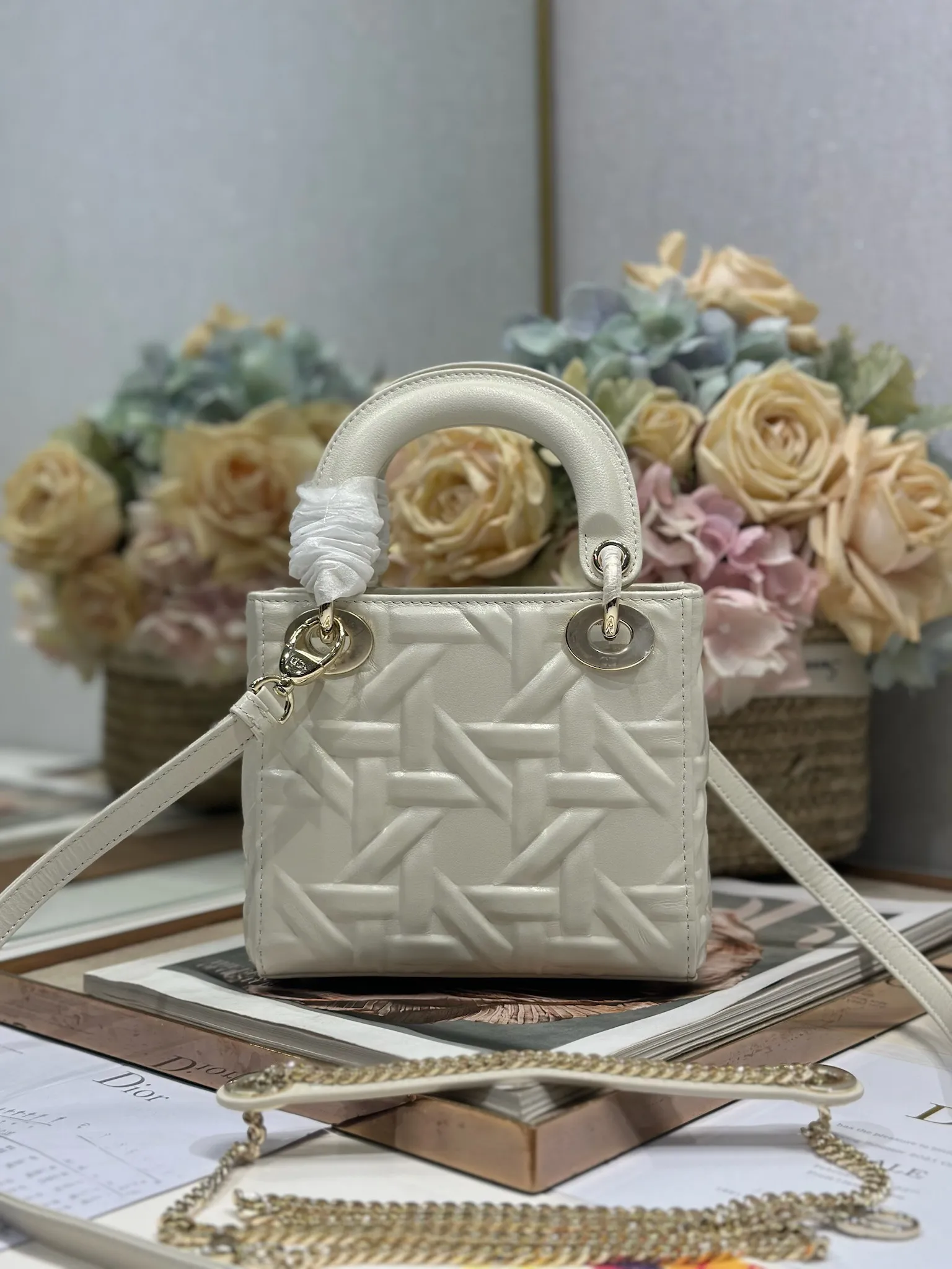 Christian Dior 白色プレス花菱格 Lady Dior ハンドバッグ - 画像 (5)