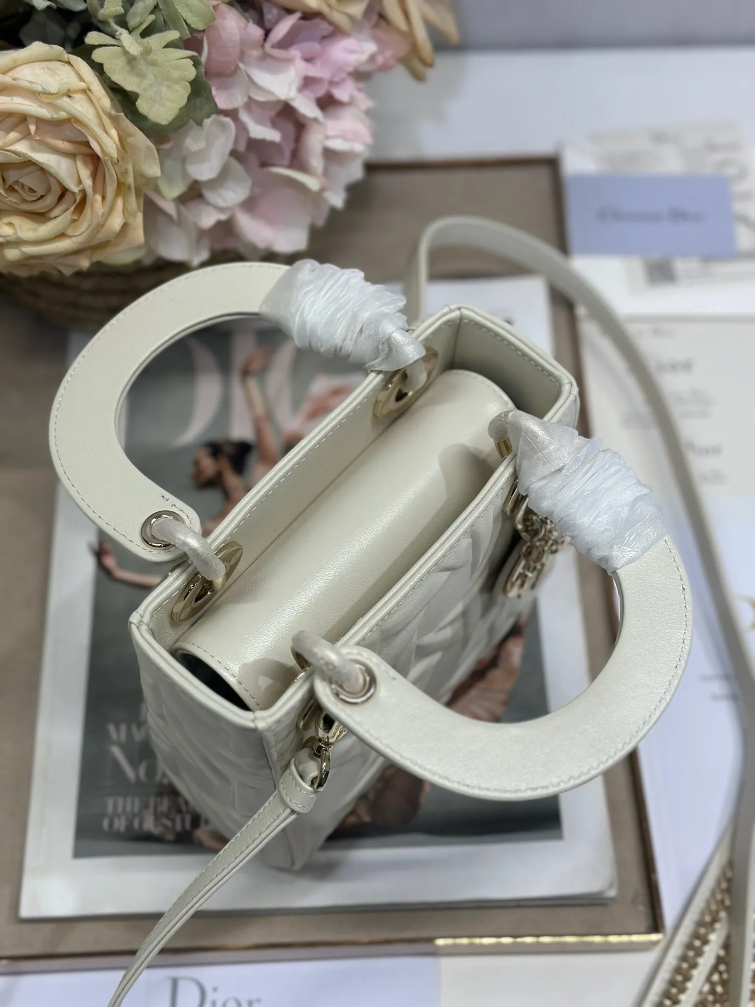 Christian Dior 白色プレス花菱格 Lady Dior ハンドバッグ - 画像 (7)